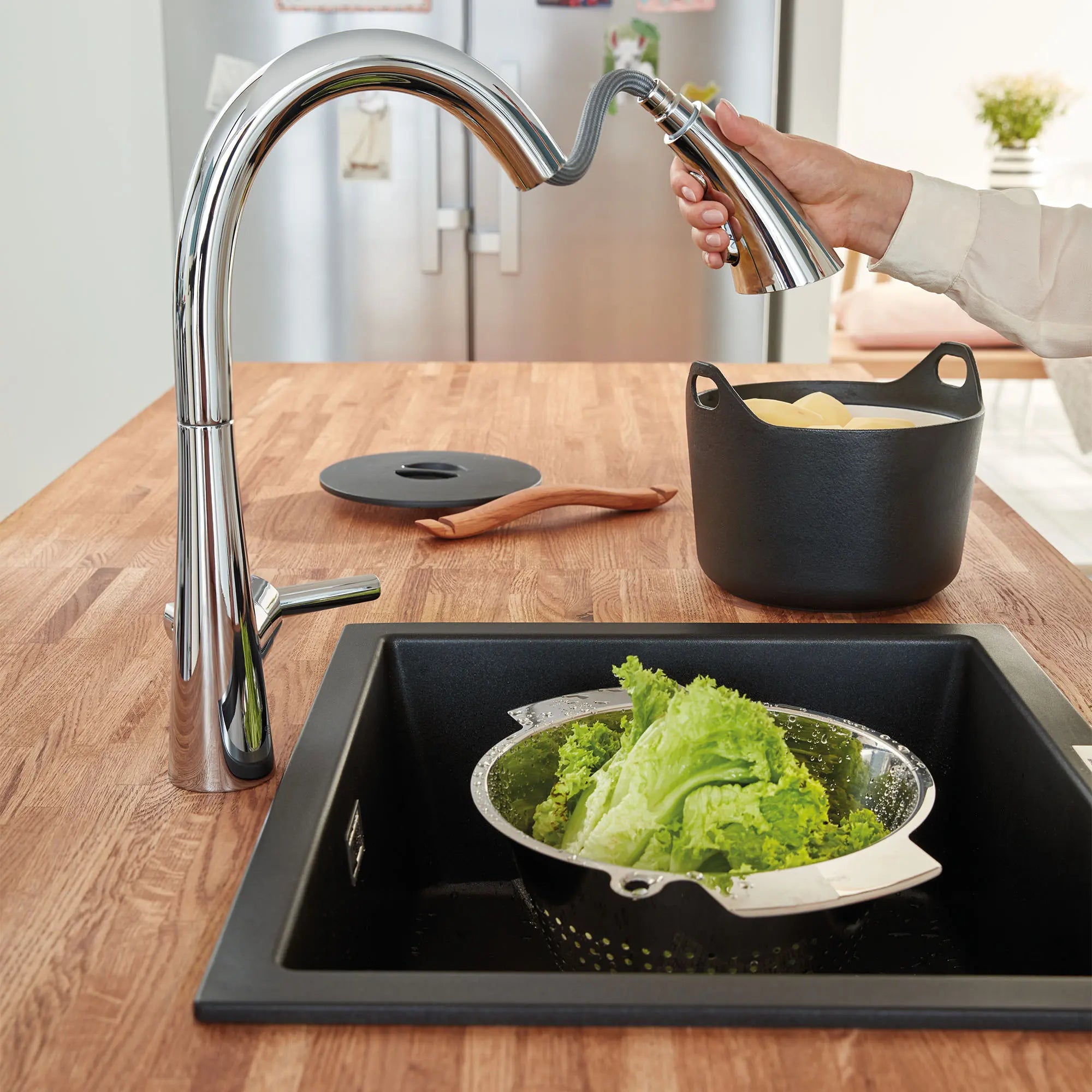 GROHE Zedra Single-Handle Pull Down Triple Spray Bar Faucet 1.75 GPM (6.6 L/min) // GROHE STARLIGHT CHROME // 100012_L-30368002_2_CDNwebp.webp