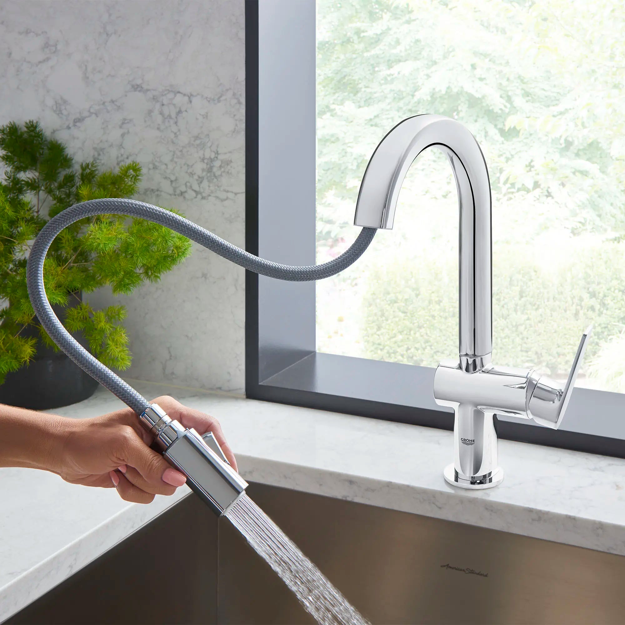 Single-Handle Pull Down Dual Spray Bar Faucet 1.75 GPM (6.6 L/min) // GROHE STARLIGHT CHROME // 100035_L-30377000_1_CDNwebp.webp