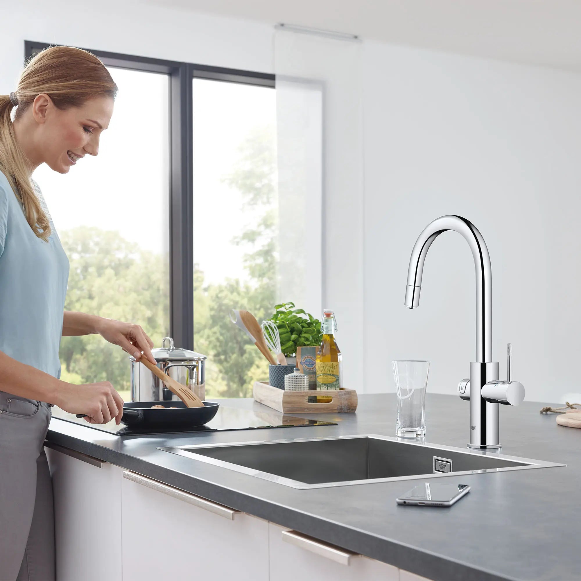 GROHE Blue Single-Handle Pull Down Kitchen Faucet Single Spray 1.75 GPM (6.6 L/min) with Chilled & Sparkling Water // GROHE STARLIGHT CHROME // 100201_L-31251002_CDNwebp.webp