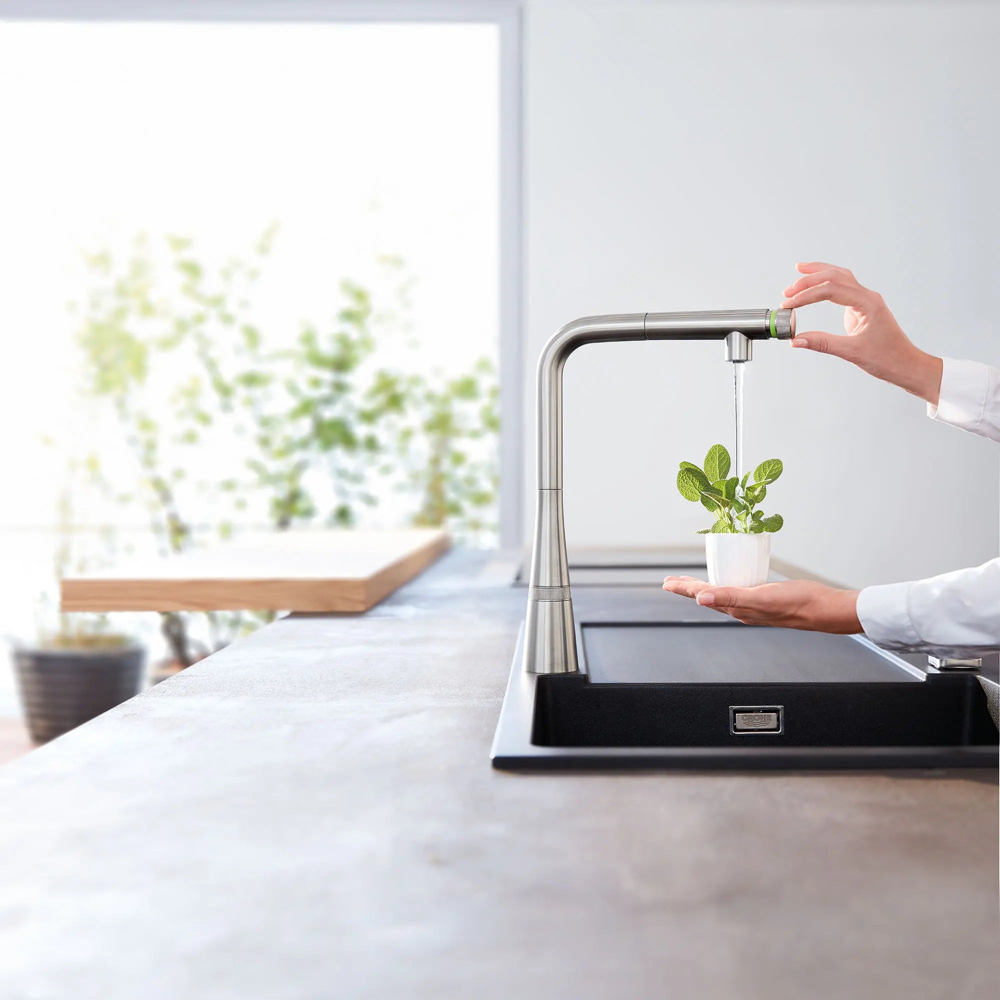 GROHE Zedra SmartControl Pull-Out Single Spray Kitchen Faucet 1.75 GPM (6.6 L/min) // SUPERSTEEL INFINITYFINISH // 100426_L-31559DC2_CDNwebp.webp