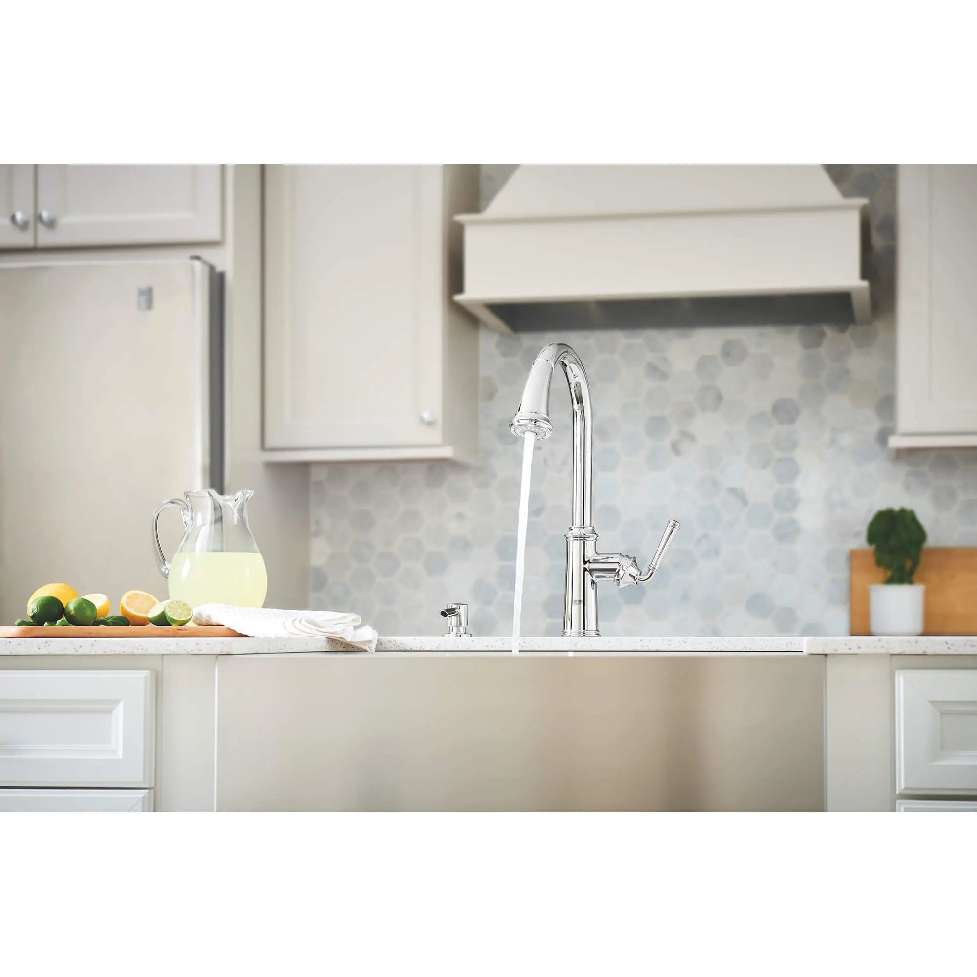 Single-Handle Pull Down Kitchen Faucet Dual Spray 1.75 GPM // GROHE STARLIGHT CHROME // 1509_30318000-single-handle-kitchen-faucet-enviro-6_0_CDNwebp.webp