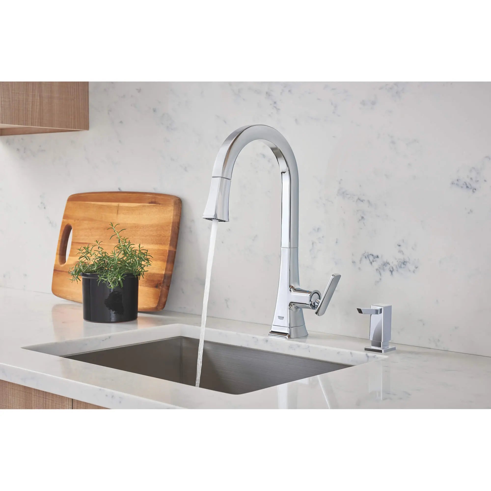 Single-Handle Pull Down Kitchen Faucet Dual Spray 1.75 GPM // GROHE STARLIGHT CHROME // 1534_30365000-single-handle-pull-down-kitchen-faucet-enviro-2_0_CDNwebp.webp