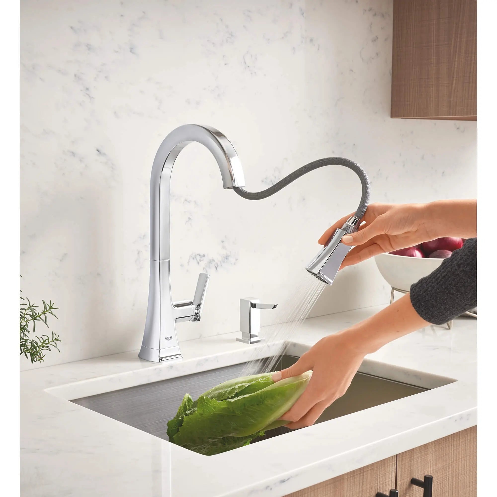 Single-Handle Pull Down Kitchen Faucet Dual Spray 1.75 GPM // GROHE STARLIGHT CHROME // 1538_30365000-single-handle-pull-down-kitchen-faucet-enviro-5_0_CDNwebp.webp