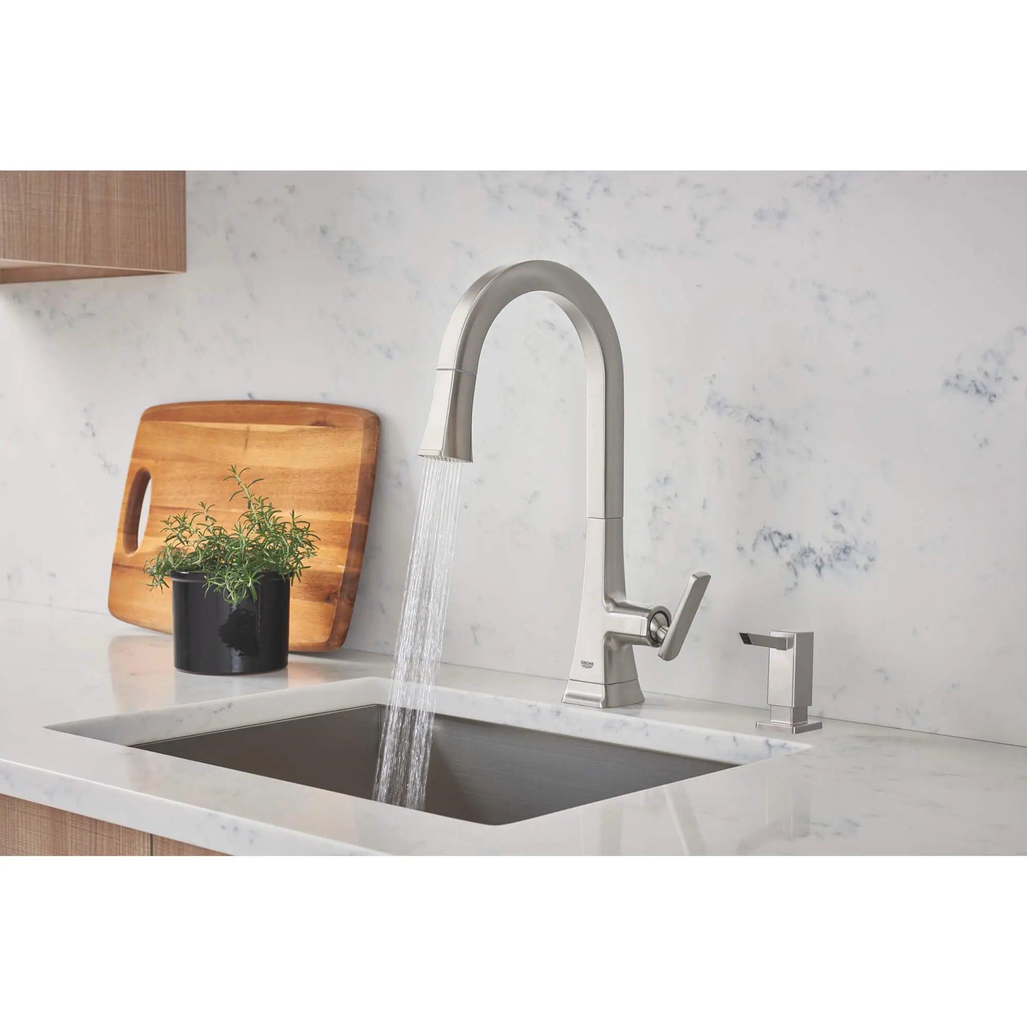Single-Handle Pull Down Kitchen Faucet Dual Spray 1.75 GPM // SUPERSTEEL INFINITYFINISH // 1543_30365dc0-single-handle-pull-down-kitchen-faucet-enviro-2_0_CDNwebp.webp