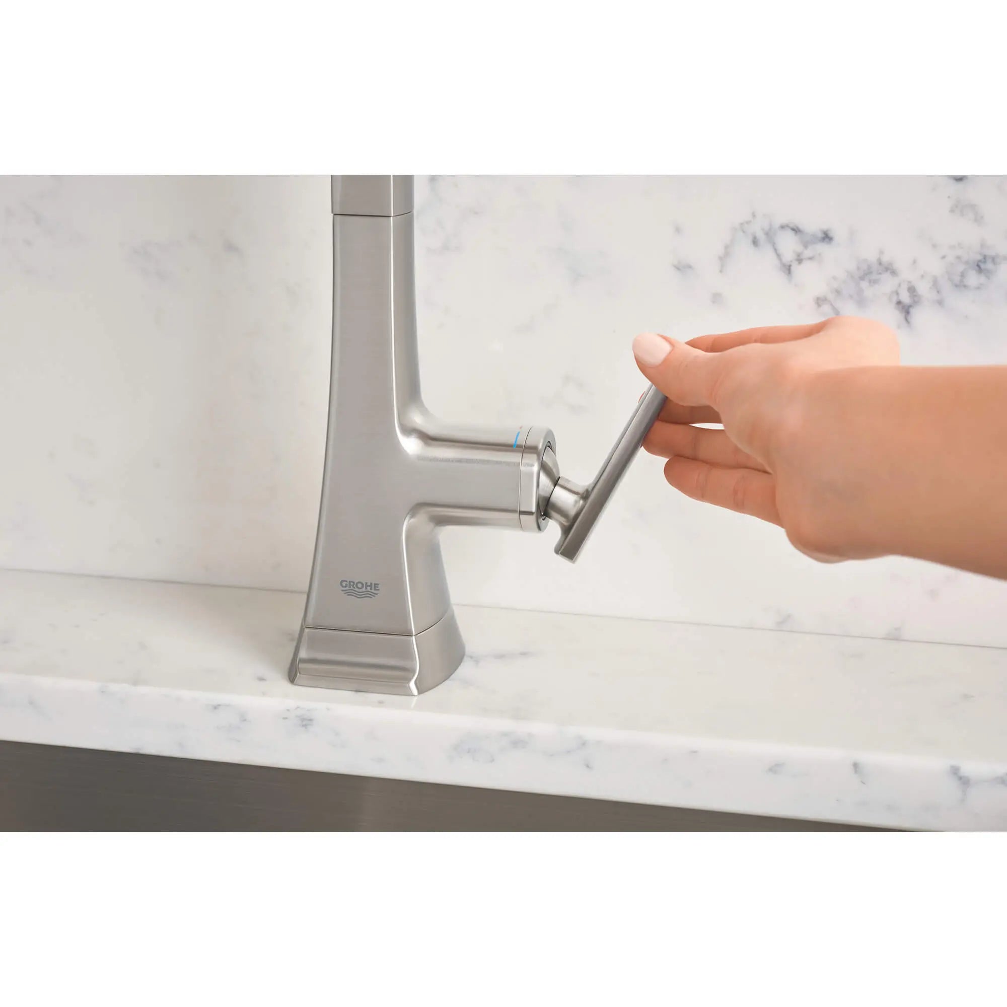 Single-Handle Pull Down Kitchen Faucet Dual Spray 1.75 GPM // SUPERSTEEL INFINITYFINISH // 1549_30365dc0-single-handle-pull-down-kitchen-faucet-enviro-8_0_CDNwebp.webp