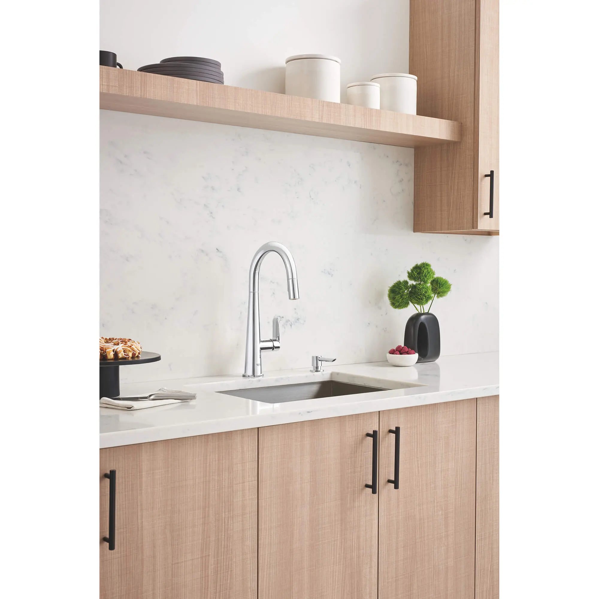 Veletto Single-handle Pull-down Kitchen Faucet // GROHE STARLIGHT CHROME // 1552_30366000-single-handle-pull-down-kitchen-faucet-enviro-4_0_CDNwebp.webp