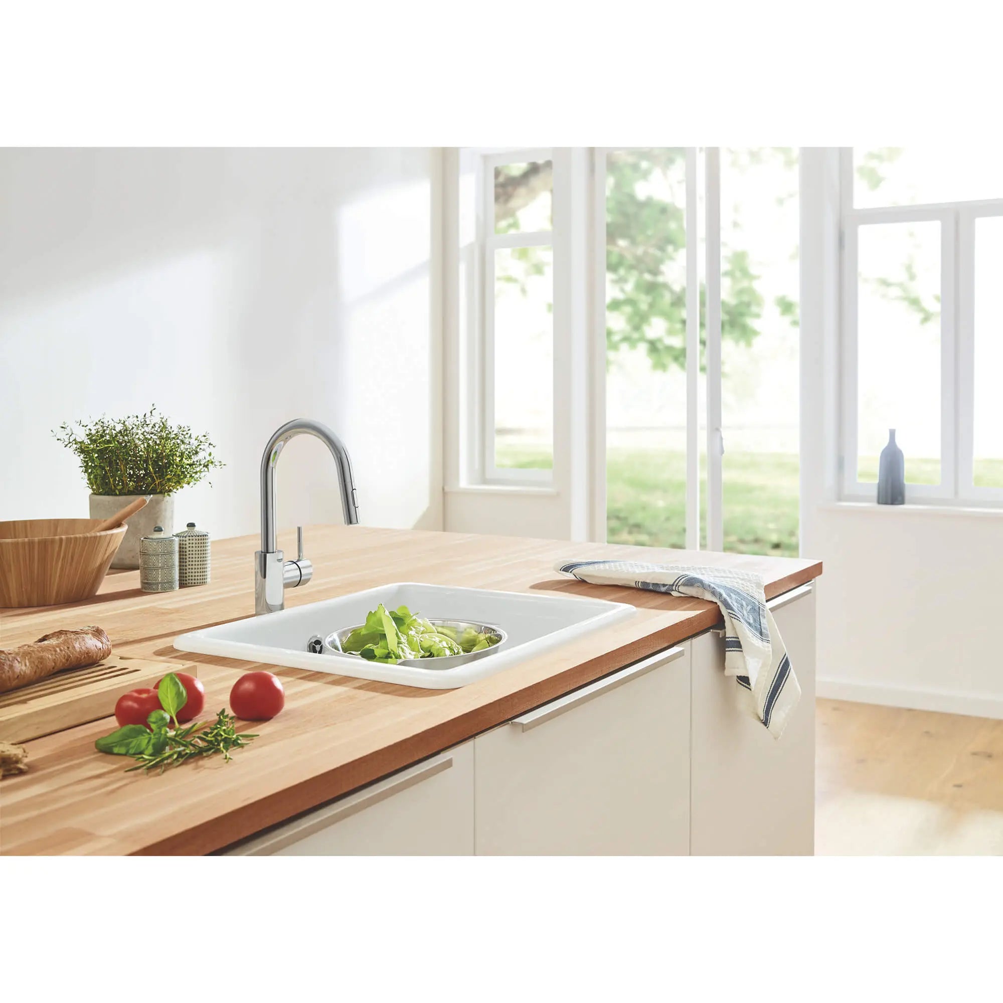 Concetto Single-Handle Pull Down Prep Faucet 1.75 GPM (6.6 L/min) // GROHE STARLIGHT CHROME // 1608_31479001-single-handle-kitchen-faucet-enviro-3_0_CDNwebp.webp