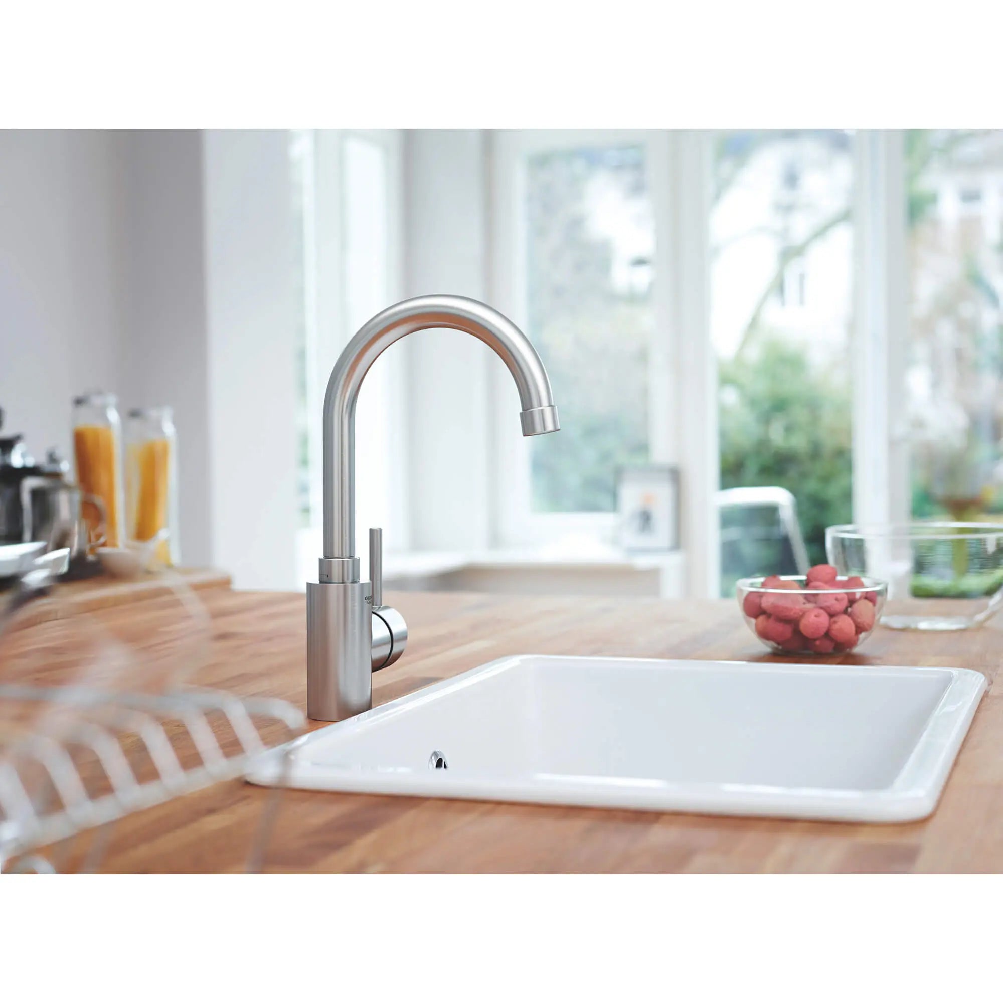 Single-Handle Bar Faucet 5.7 L/min (1.5 gpm) // SUPERSTEEL INFINITYFINISH // 1613_31518dc0-single-handle-kitchen-faucet-enviro-1_0_CDNwebp.webp