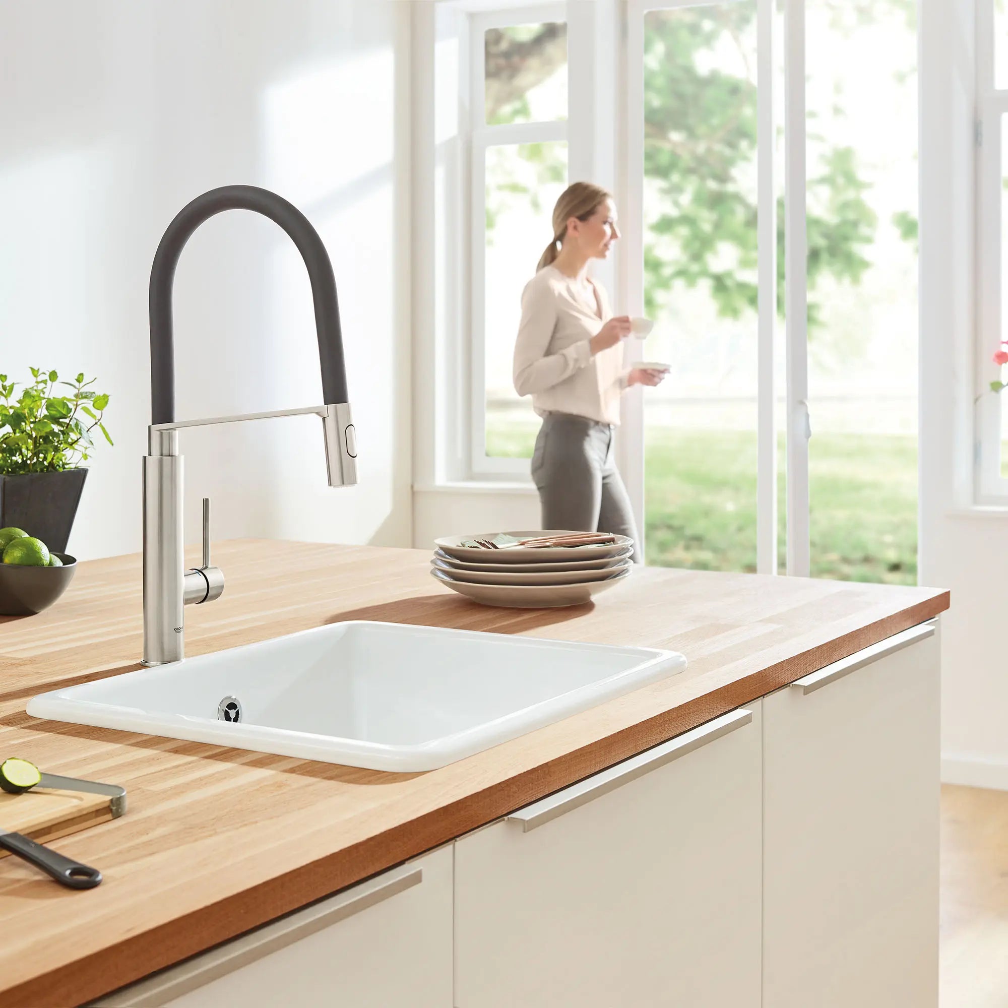 Concetto Single-Handle Semi-Pro Dual Spray Kitchen Faucet 1.75 GPM (6.6 L/min) // SUPERSTEEL INFINITYFINISH // 162043_L-31492DC0_2_0_CDNwebp.webp