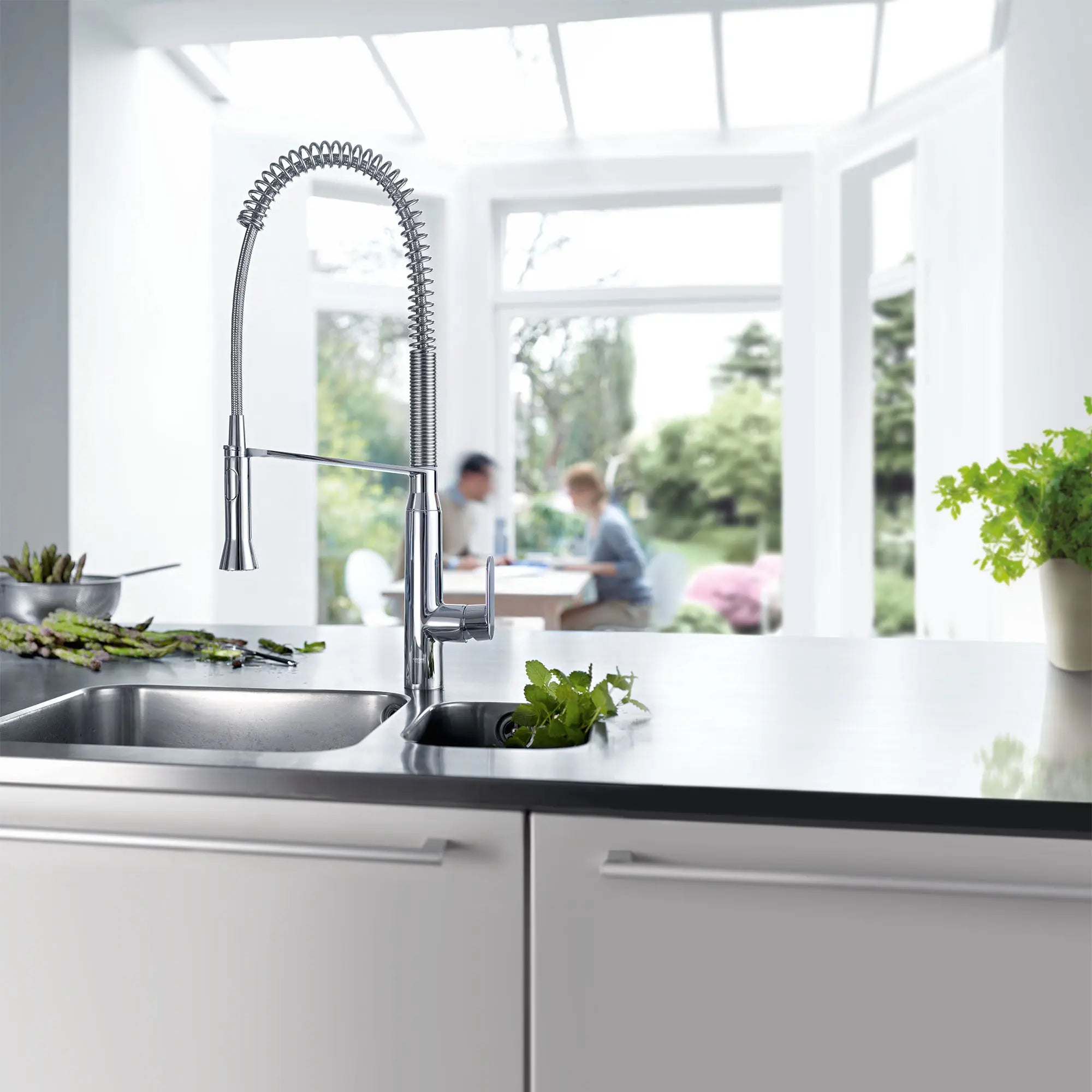 K7 Single-Handle Semi-Pro Dual Spray Kitchen Faucet 1.75 GPM (6.6 L/min) // GROHE STARLIGHT CHROME // 162047_L-32951000_0_CDNwebp.webp