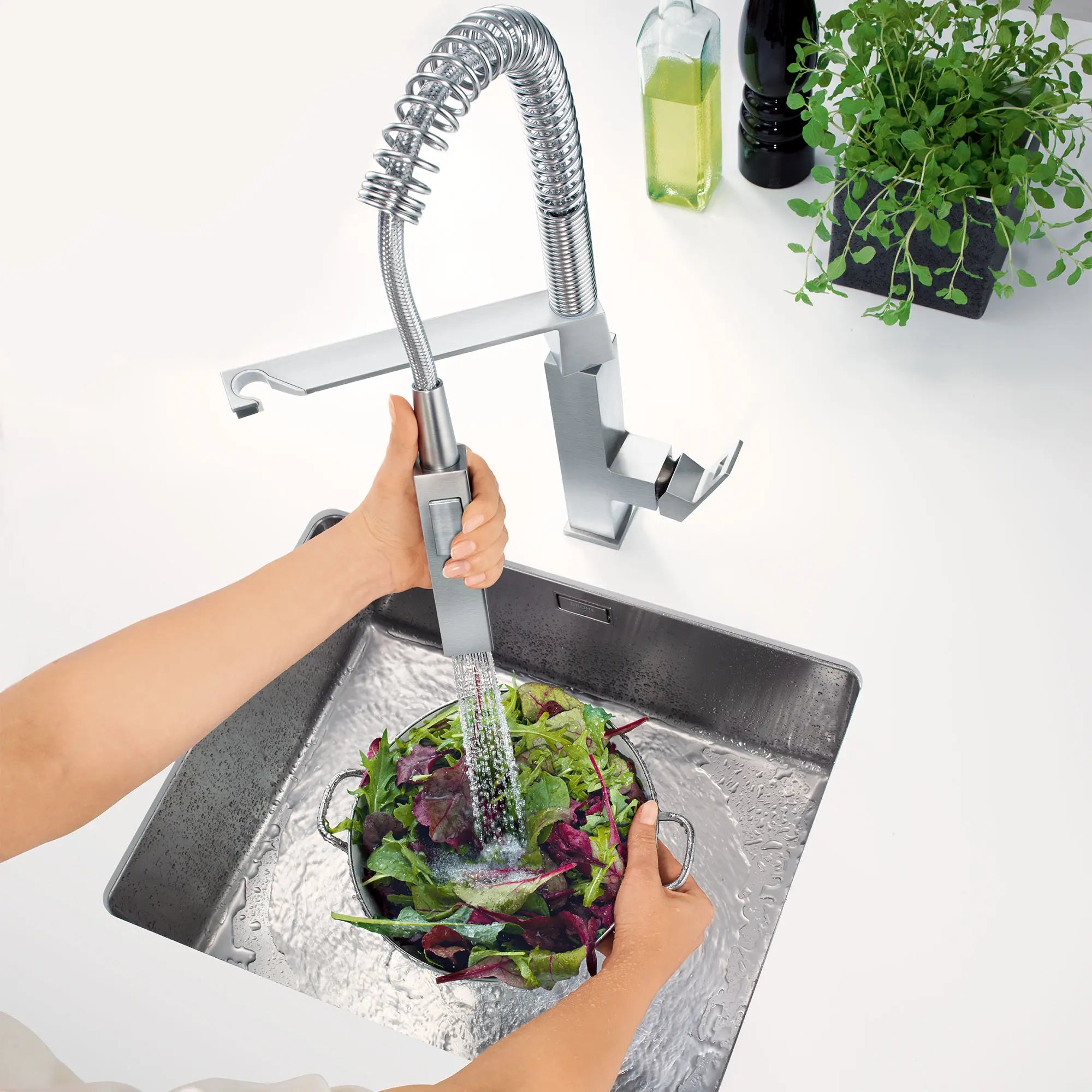 Eurocube Single-Handle Semi-Pro Dual Spray Kitchen Faucet 1.75 GPM (6.6 L/min) // SUPERSTEEL INFINITYFINISH // 162048_L-31401DC0_0_CDNwebp.webp