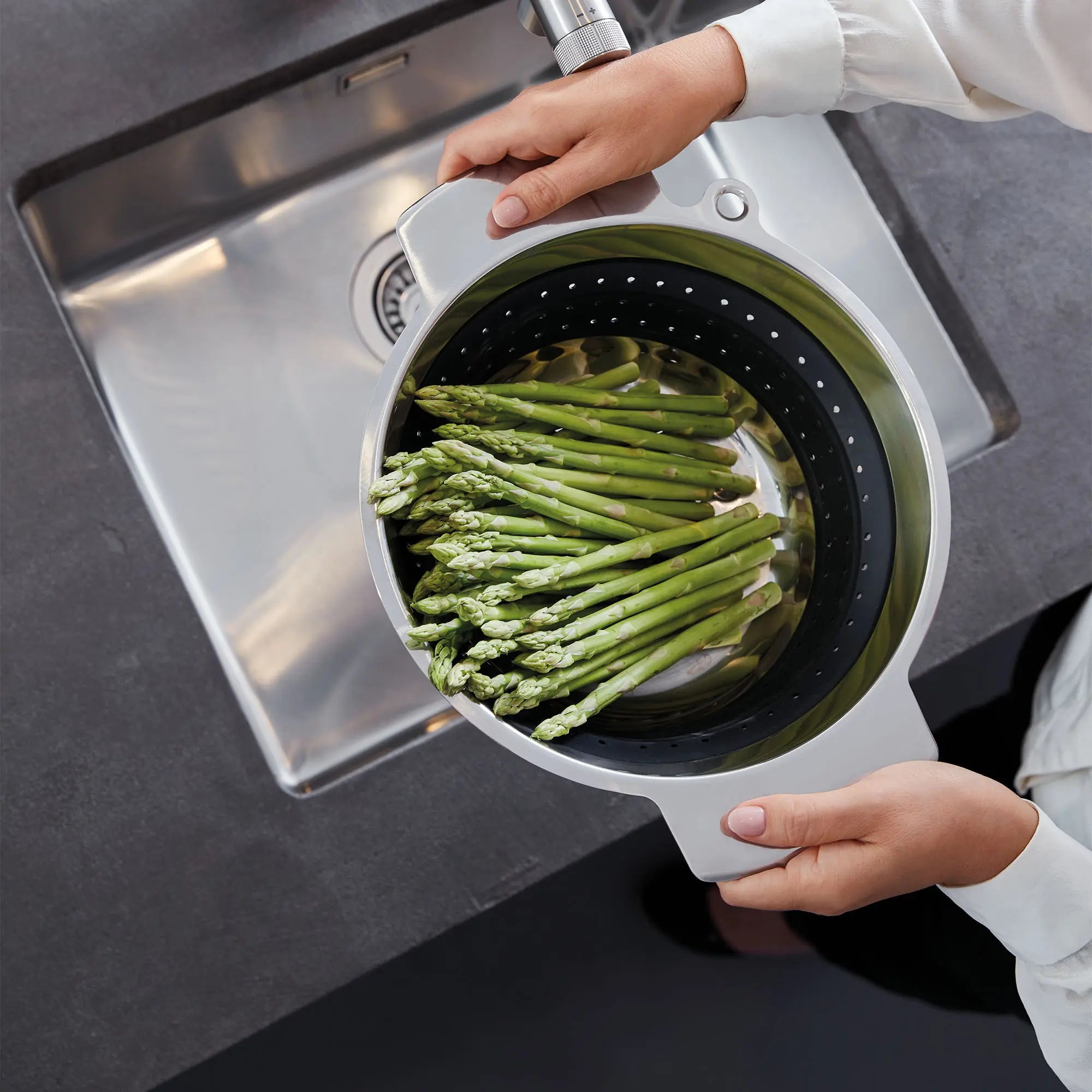 Essence SmartControl Pull-Out Single Spray Kitchen Faucet 1.75 GPM (6.6 L/min) // SUPERSTEEL INFINITYFINISH // 163645_L-31616DC0_2_0_CDNwebp.webp