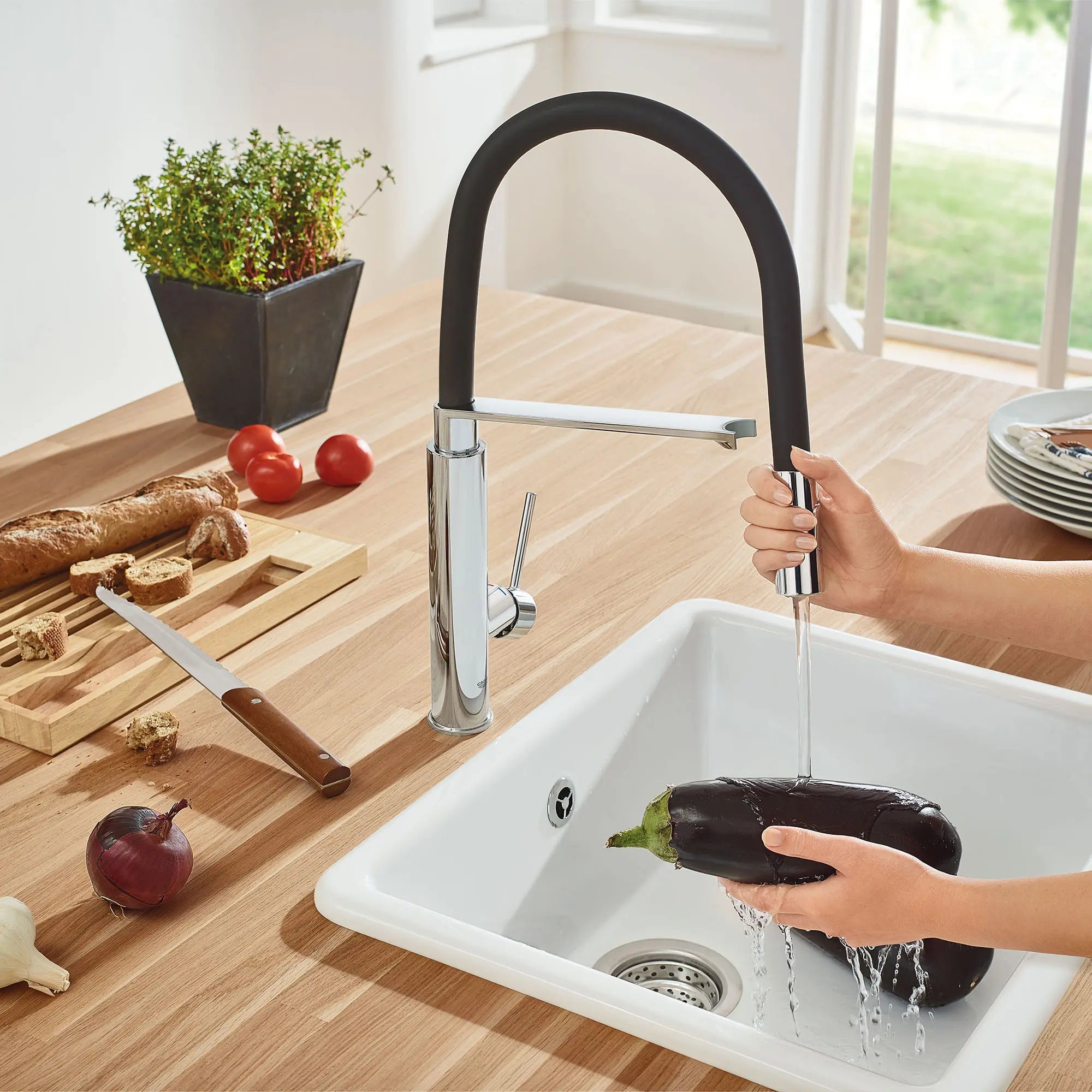 Concetto Single-Handle Semi-Pro Dual Spray Kitchen Faucet 1.75 GPM (6.6 L/min) // GROHE STARLIGHT CHROME // 163650_L-31492000_1_0_CDNwebp.webp
