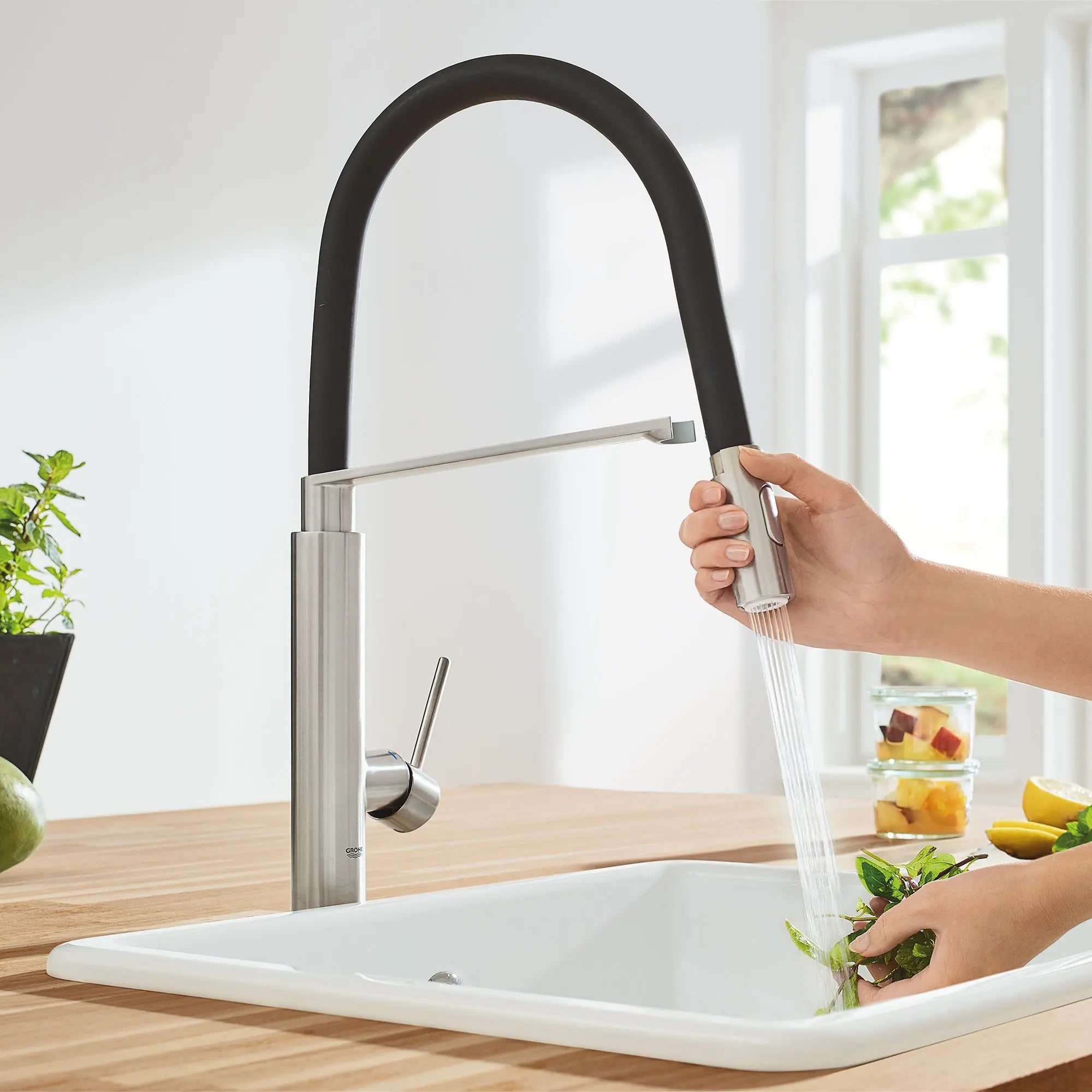 Concetto Single-Handle Semi-Pro Dual Spray Kitchen Faucet 1.75 GPM (6.6 L/min) // SUPERSTEEL INFINITYFINISH // 163910_L-31492DC0_1_0_CDNwebp.webp