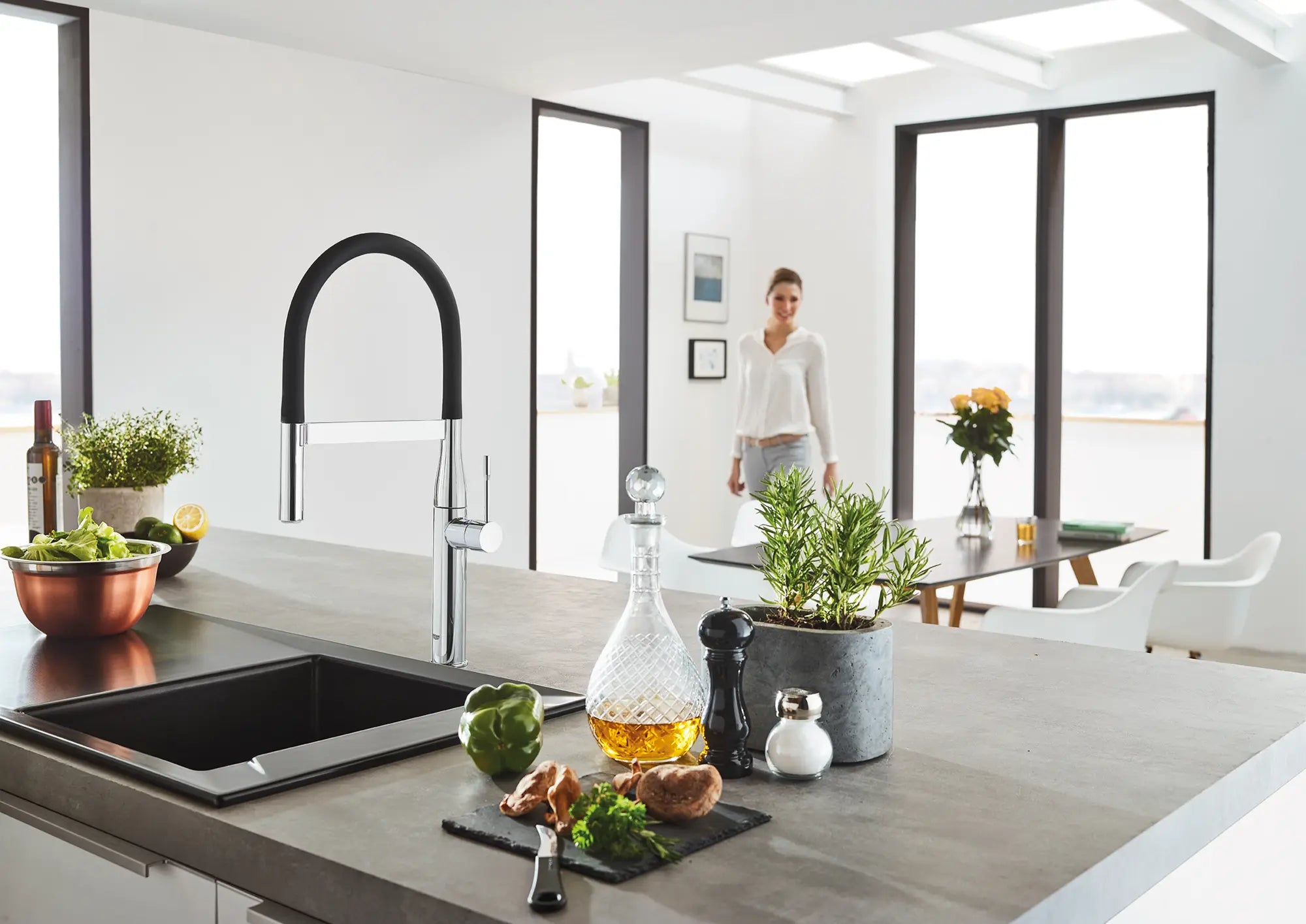 Essence Single-Handle Semi-Pro Dual Spray Kitchen Faucet 1.75 GPM (6.6 L/min) // GROHE STARLIGHT CHROME // 164014_EssenceNew_30295000_03_0_CDNwebp.webp