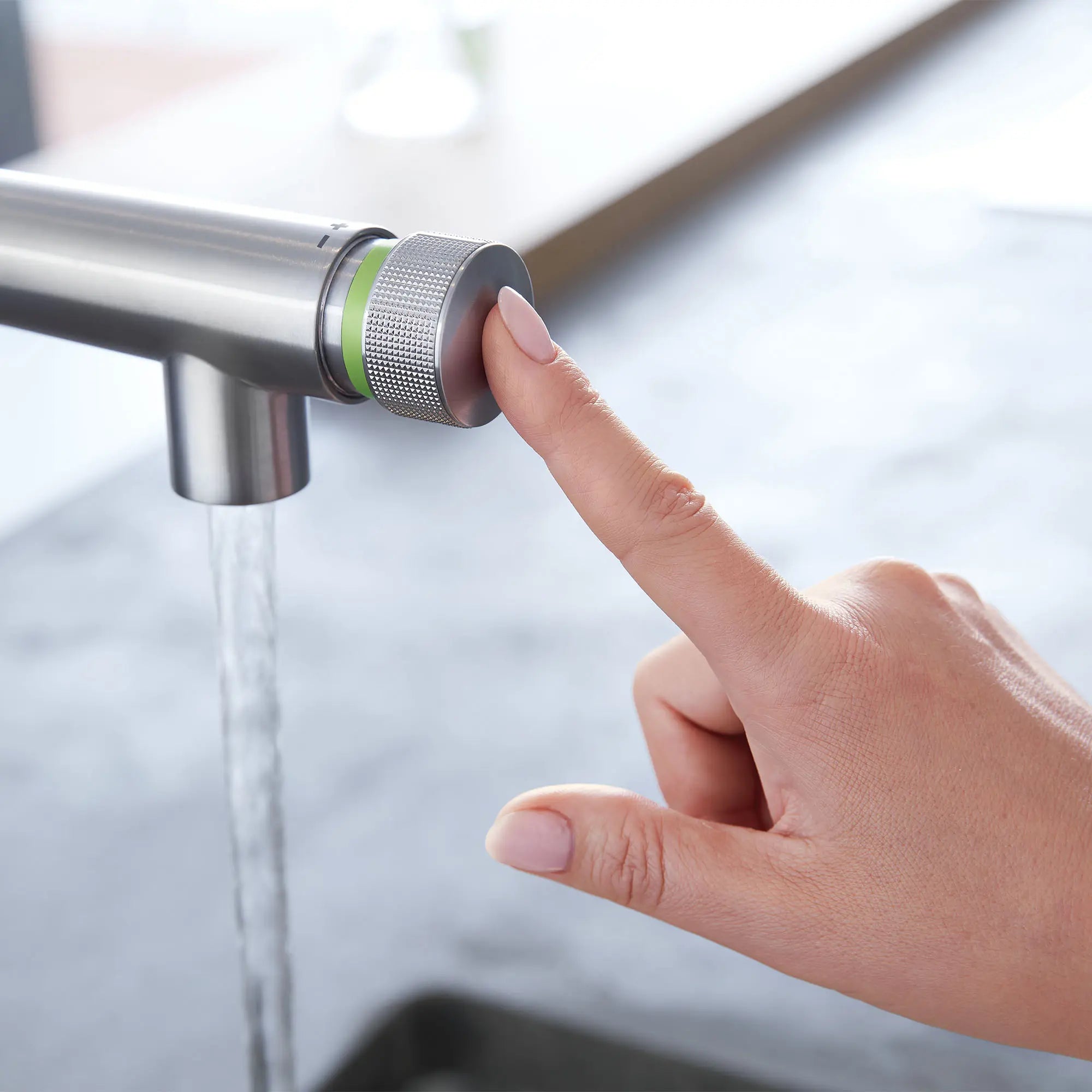 Essence SmartControl Pull-Out Single Spray Kitchen Faucet 1.75 GPM (6.6 L/min) // SUPERSTEEL INFINITYFINISH // 164047_L-31616DC0_1_0_CDNwebp.webp