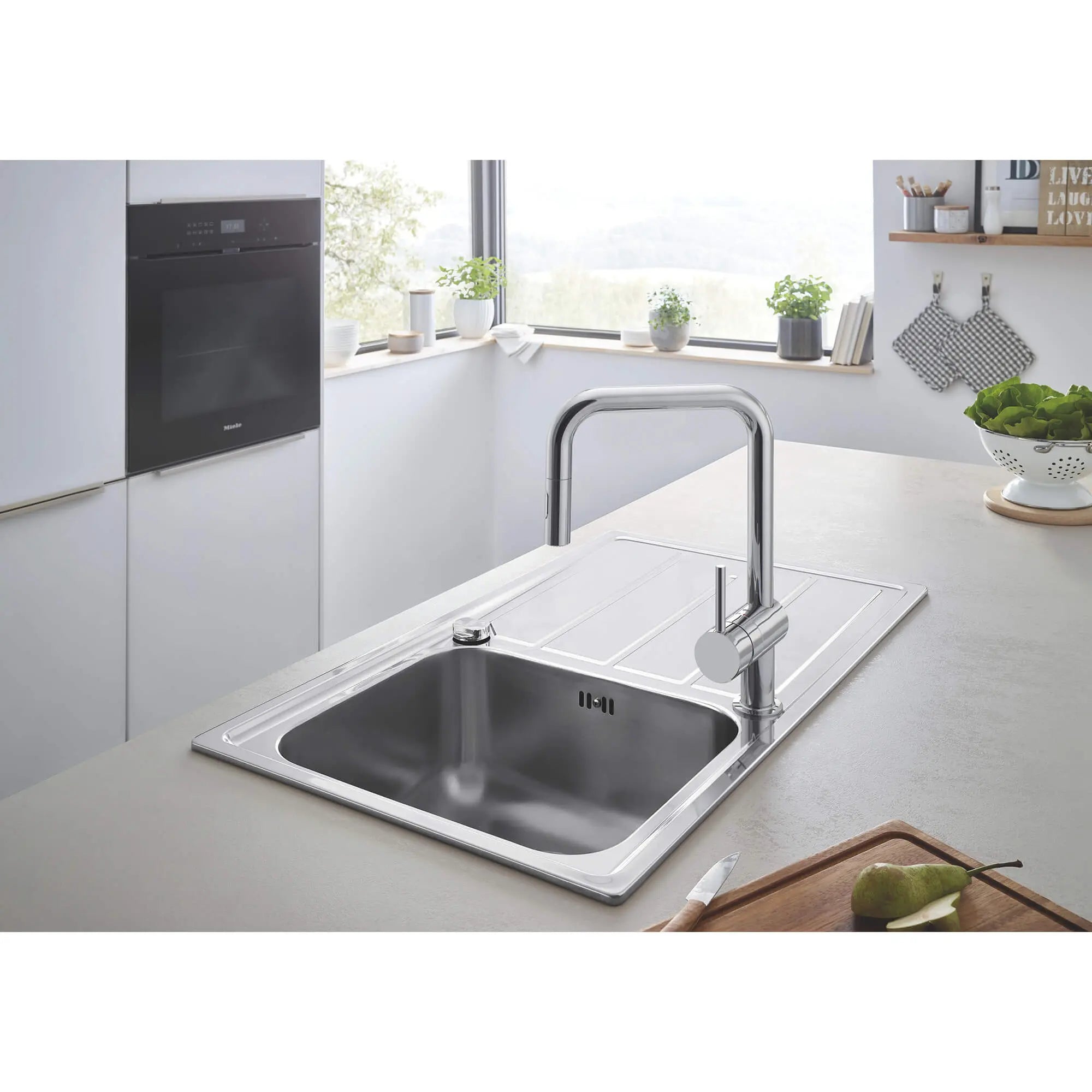 Minta Single-Handle Pull Down Kitchen Faucet Dual Spray 1.75 GPM (6.6 L/min) // GROHE STARLIGHT CHROME // 1643_32319003-single-handle-kitchen-faucet-enviro-2_0_CDNwebp.webp