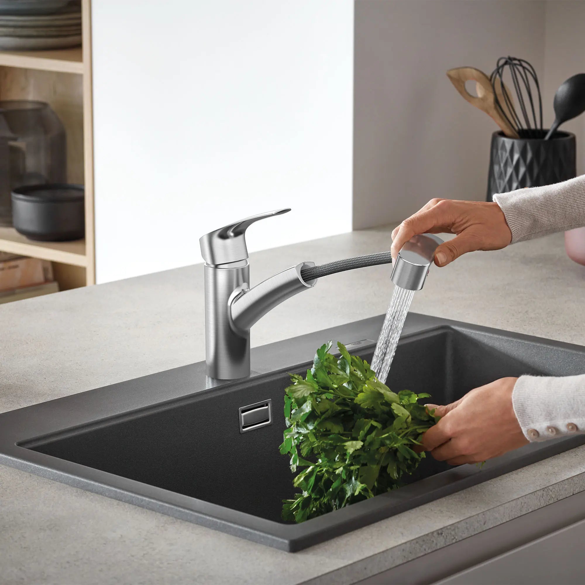 Eurosmart Single-Handle Dual Spray Pull-Out Kitchen Faucet 1.75 gpm (6.6 L/min) // SUPERSTEEL INFINITYFINISH // 164486_Eurosmart_Environment_30306DC1_0004_Apr2023_0_CDNwebp.webp