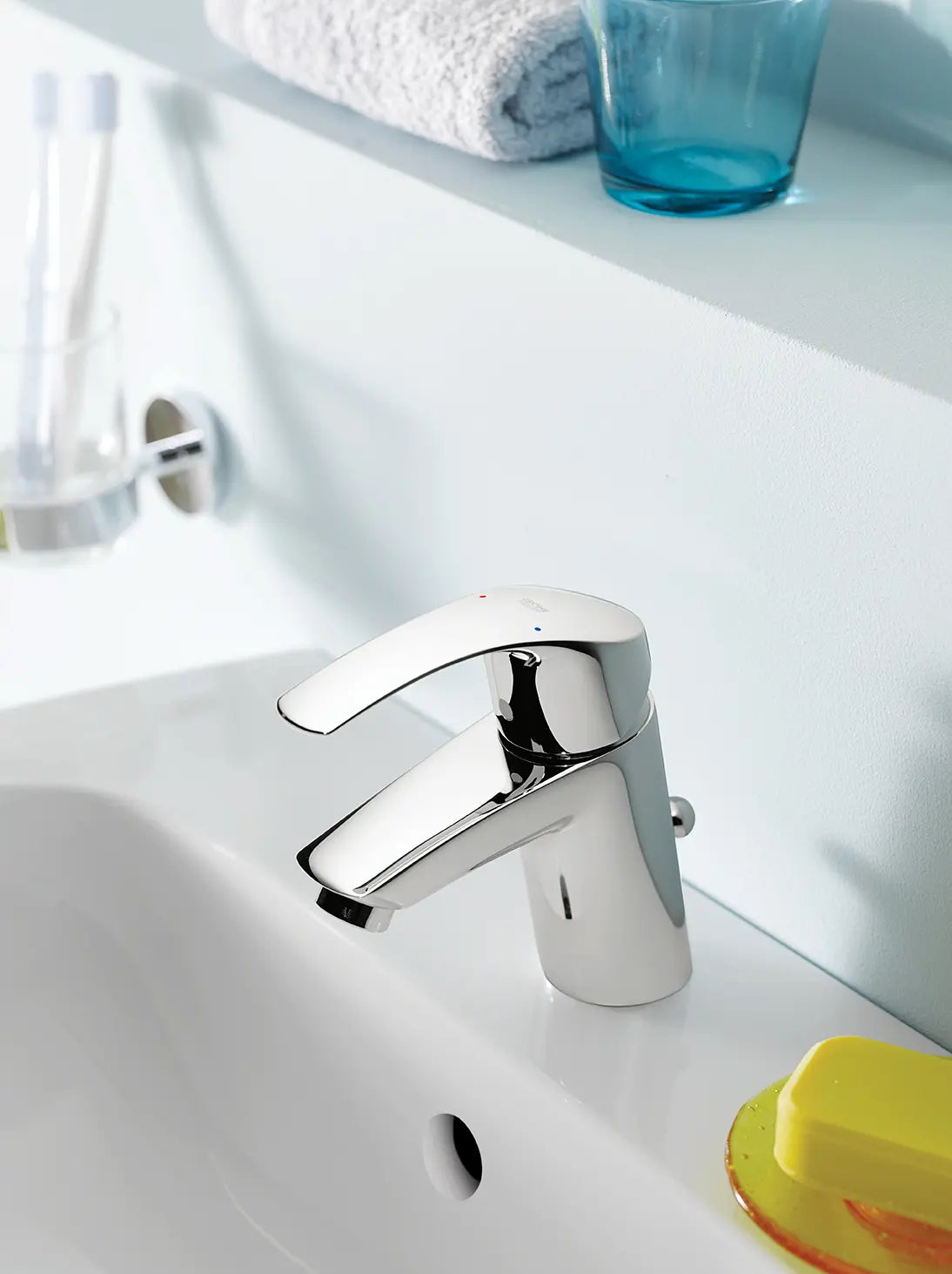 Single Hole Single-Handle S-Size Bathroom Faucet 1.2 GPM // GROHE STARLIGHT CHROME // 164566_B-3264200A_2_0_CDNwebp.webp