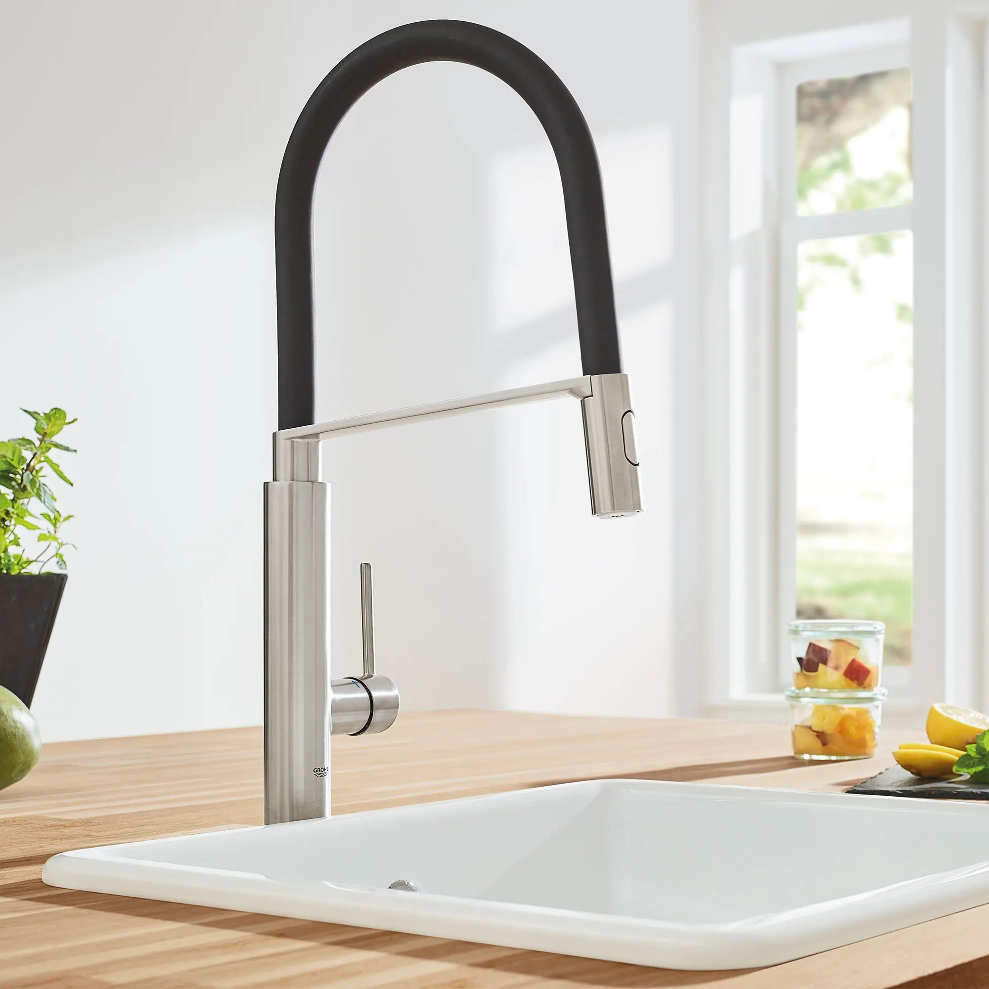 Concetto Single-Handle Semi-Pro Dual Spray Kitchen Faucet 1.75 GPM (6.6 L/min) // SUPERSTEEL INFINITYFINISH // 164710_B-31492DC0_2_0_CDNwebp.webp