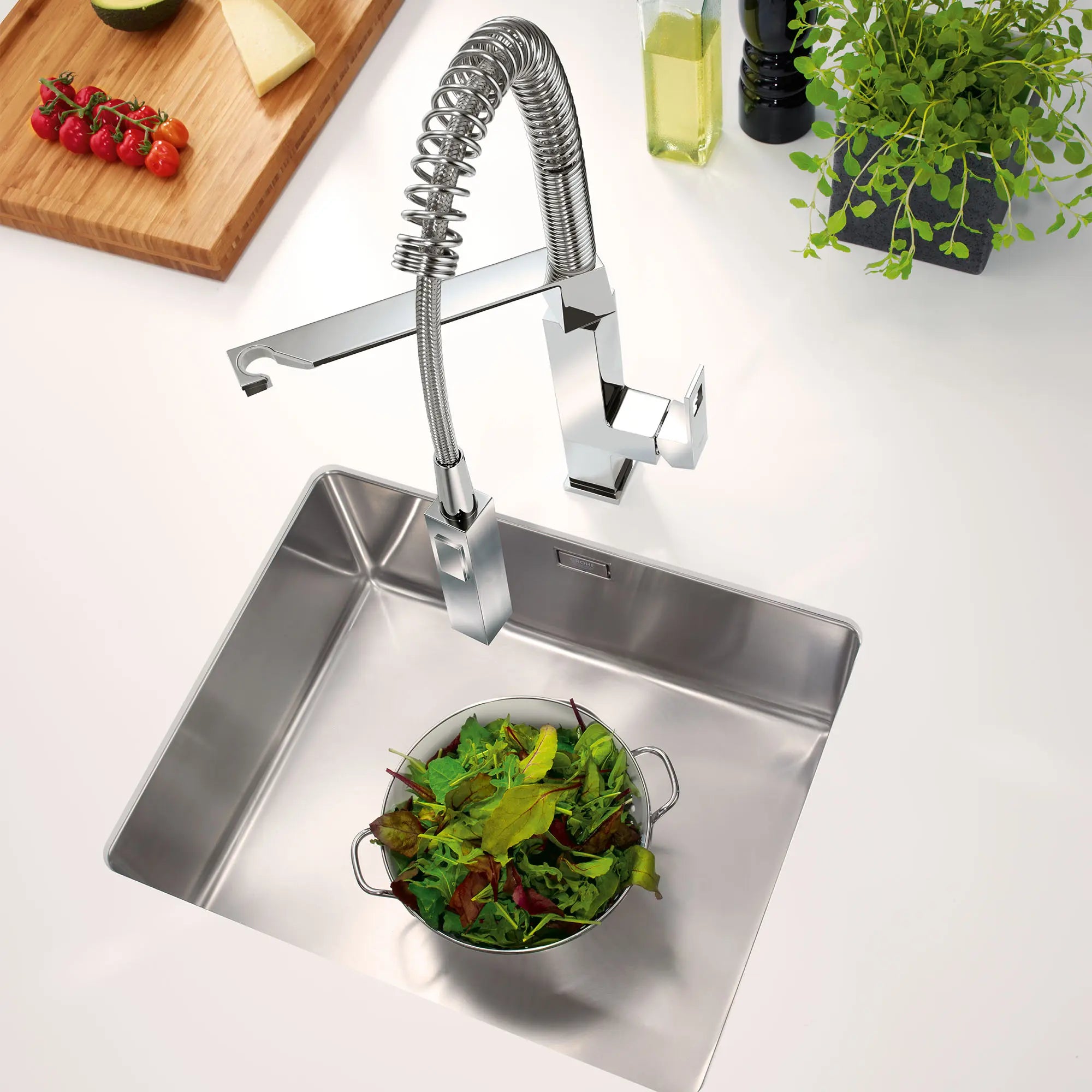 Eurocube Single-Handle Semi-Pro Dual Spray Kitchen Faucet 1.75 GPM (6.6 L/min) // GROHE STARLIGHT CHROME // 164722_B-31401000_2_0_CDNwebp.webp