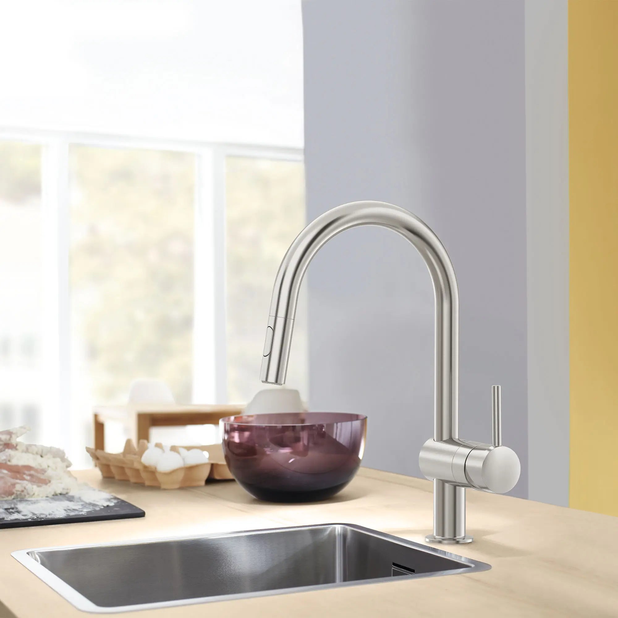 Single-Handle Pull Down Kitchen Faucet Dual Spray 1.75 GPM (6.6 L/min) with Touch Technology // SUPERSTEEL INFINITYFINISH // 164951_Minta_EnvironmentCloseUp_31359DC2_0001_Jul2023_0_CDNwebp.webp