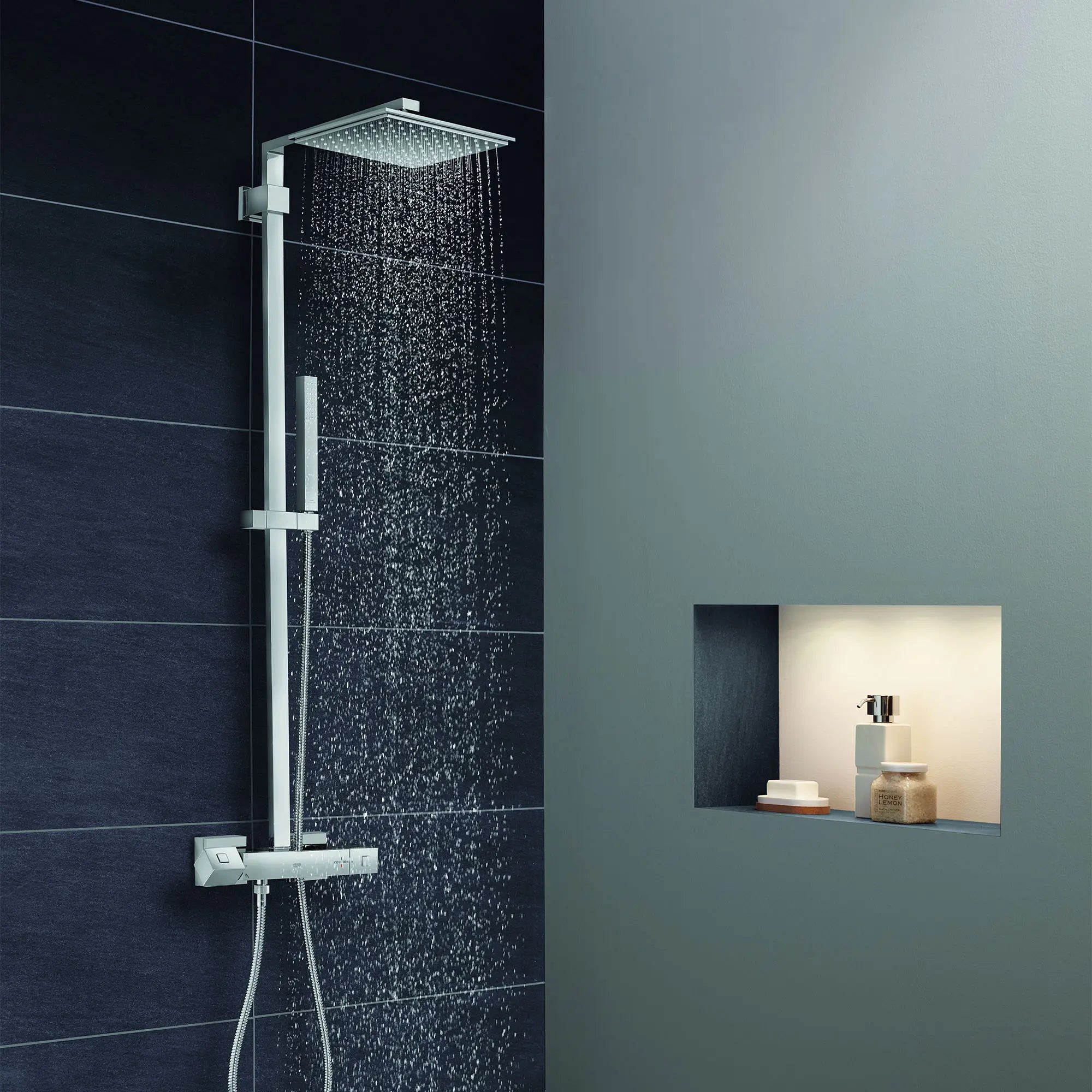 Thermostatic Shower System // GROHE STARLIGHT CHROME // 165744_EuphoriaCube_EnvironmentCloseUp_26420000_0001_Jul2023_0_CDNwebp.webp