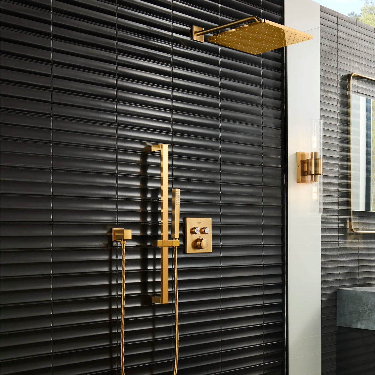 Euphoria Cube+ 24" Shower Rail // BRUSHED COOL SUNRISE // 165877_Rainshower_EnvironmentCloseUp_26570GN0_29141GN0_26867GN0_27892GN0_0002_Aug2023_0_CDNwebp_d77e28c1-8ae3-435d-913f-6c11fcf06af9.webp
