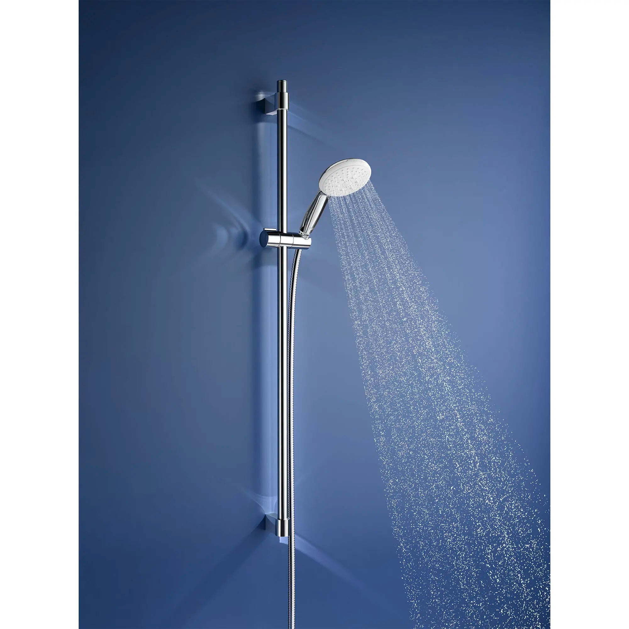 Tempesta Round 110 24" Shower Rail Set, 3-Spray, 1.75 GPM (6.6 L/min) // GROHE STARLIGHT CHROME // 181458_Tempesta_EnvironmentCloseUp_26761002_0001_Sept2023_0_CDNwebp.webp