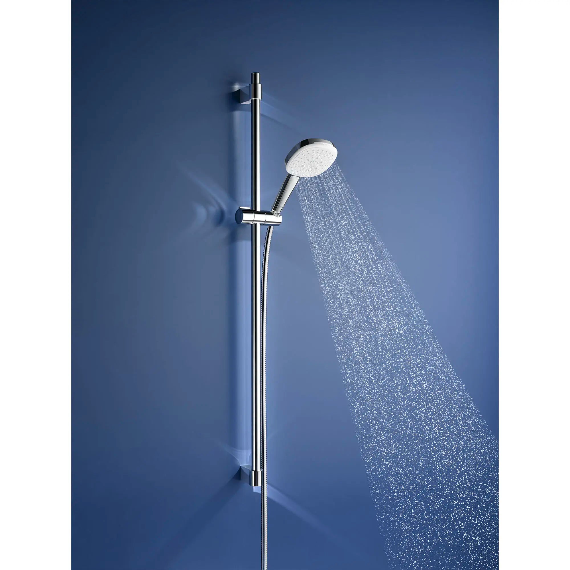 Tempesta Square 110 24" Shower Rail Set, 3-Spray, 1.75 GPM (6.6 L/min) // GROHE STARLIGHT CHROME // 181460_Tempesta_EnvironmentCloseUp_26906002_0001_Sept2023_0_CDNwebp.webp
