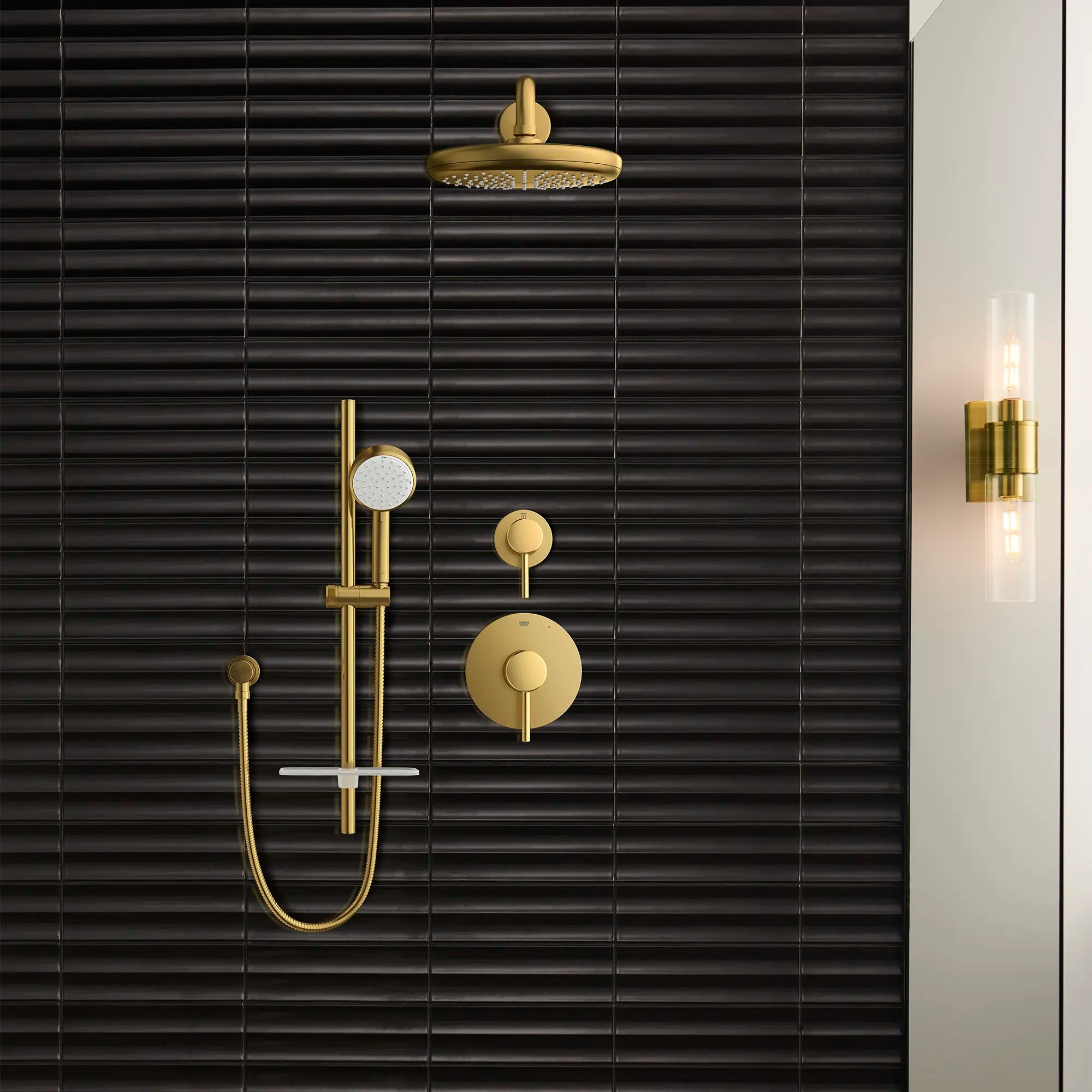 210 Shower Head, 8" - 1 Spray, 1.75 GPM (6.6 L/min) // BRUSHED COOL SUNRISE // 186494_Tempesta_EnvironmentCloseUp_26602GN0_26046GN0_26409GN0_28540GN0_29108GN0_0001_Sept2023_0_CDNwebp.webp