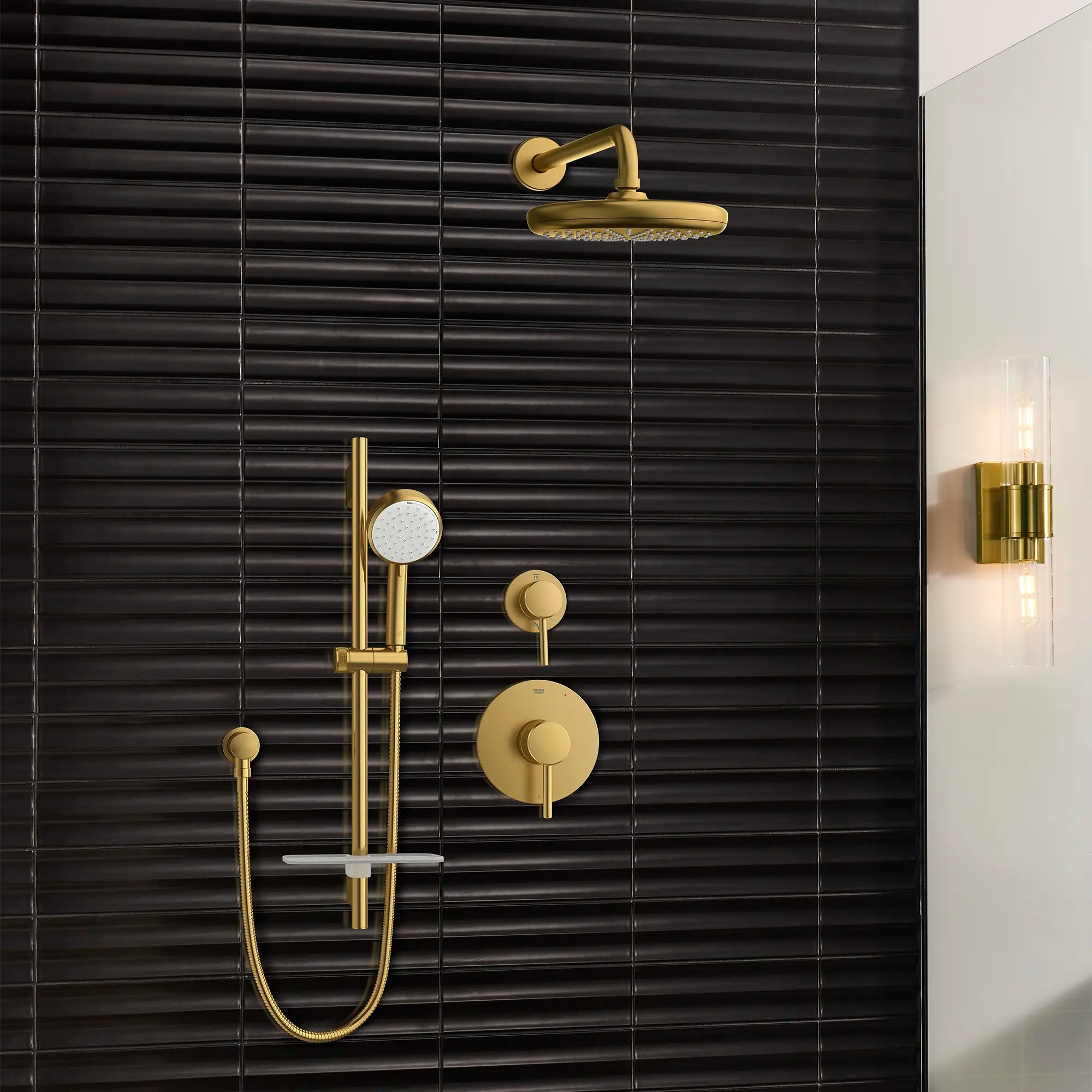 210 Shower Head, 8" - 1 Spray, 1.75 GPM (6.6 L/min) // BRUSHED COOL SUNRISE // 186496_Tempesta_EnvironmentCloseUp_26602GN0_26046GN0_26409GN0_28540GN0_29108GN0_0002_Sept2023_0_CDNwebp.webp