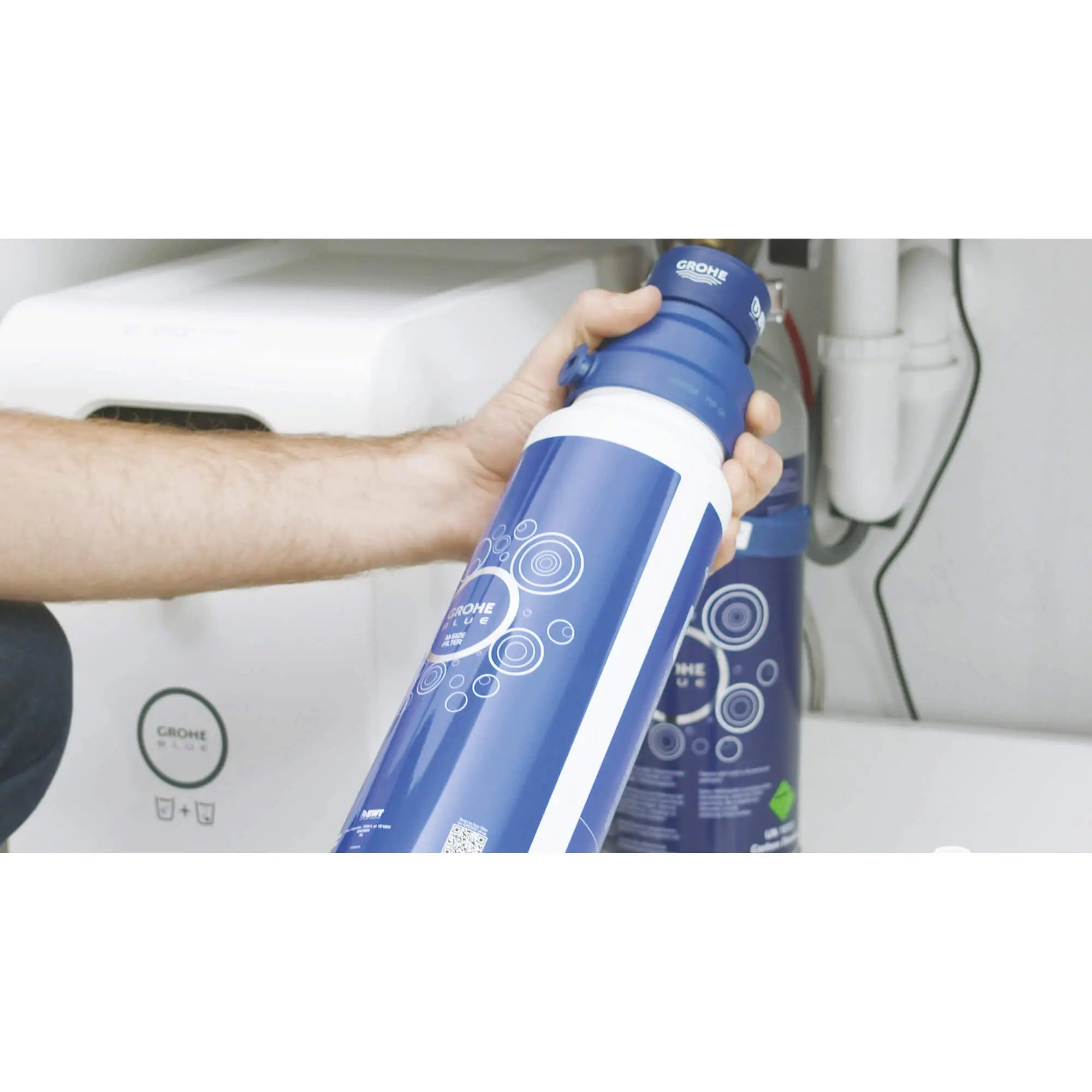 GROHE Blue Carbon Filter, L-Size // NO FINISH // 2175_40412001-filter-l-size-enviro-3_0_CDNwebp.webp