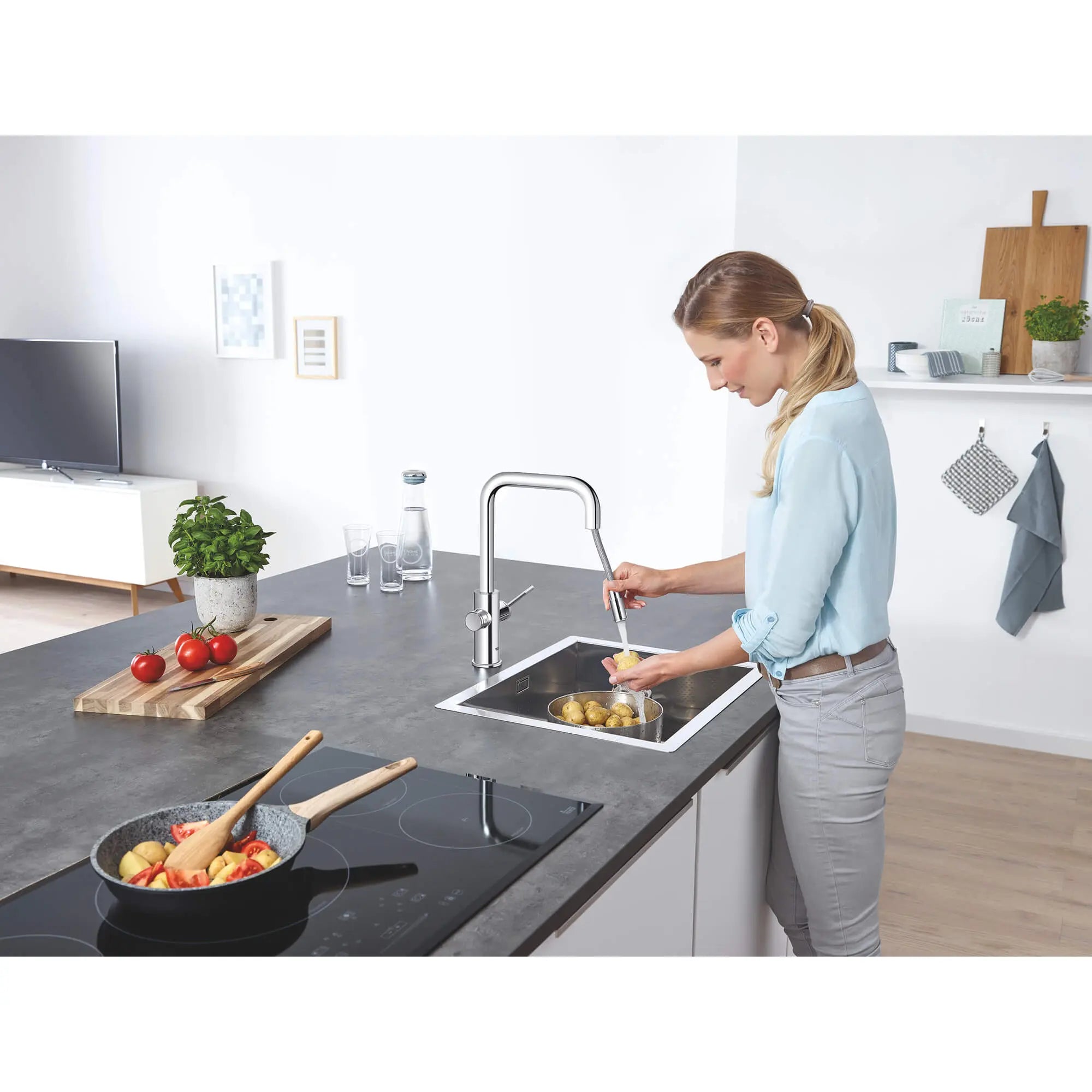 GROHE Blue Water Glasses (6 Pieces) // NO FINISH // 2238_40437000-water-glasses-6-pieces-enviro-62_0_CDNwebp.webp