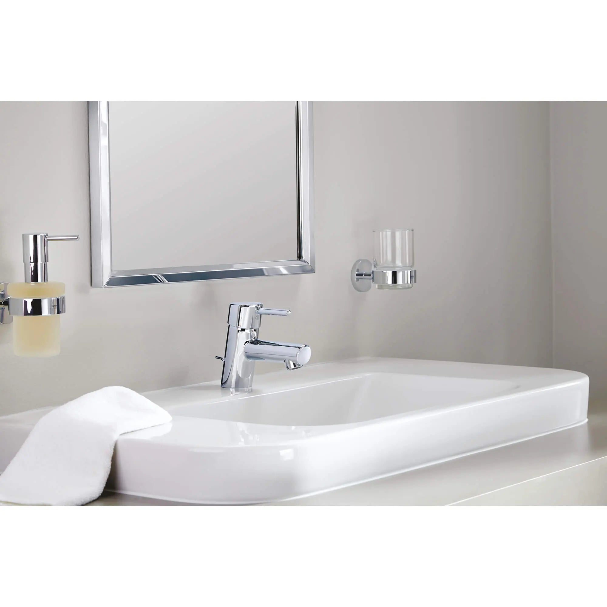 Soap Dispenser with Holder // GROHE STARLIGHT CHROME // 2330_40448001-soap-dispenser-with-holder-enviro-6_0_CDNwebp.webp