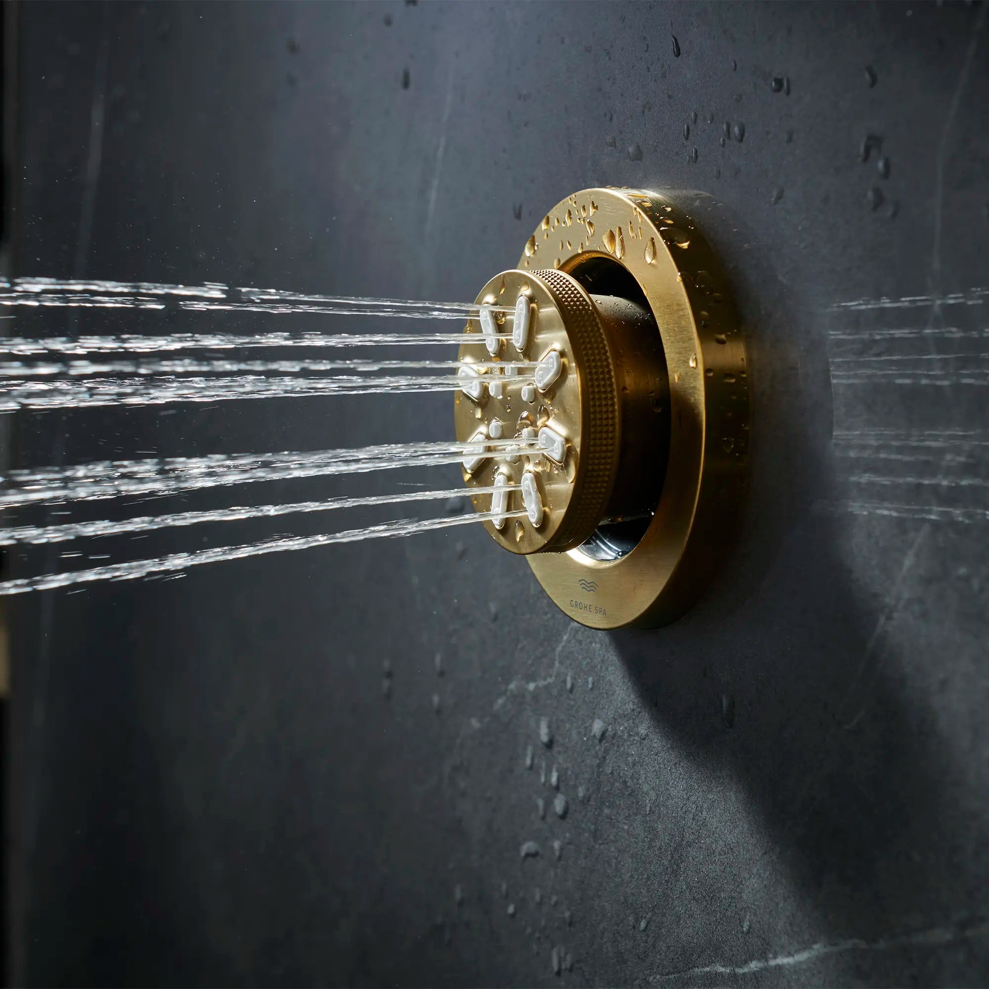 Body Spray - 2 Sprays, 0.9gpm // BRUSHED COOL SUNRISE // 233682_RainshowerAqua_EnvironmentCloseUp_26744GN0_0004_Nov2023_CDNwebp.webp