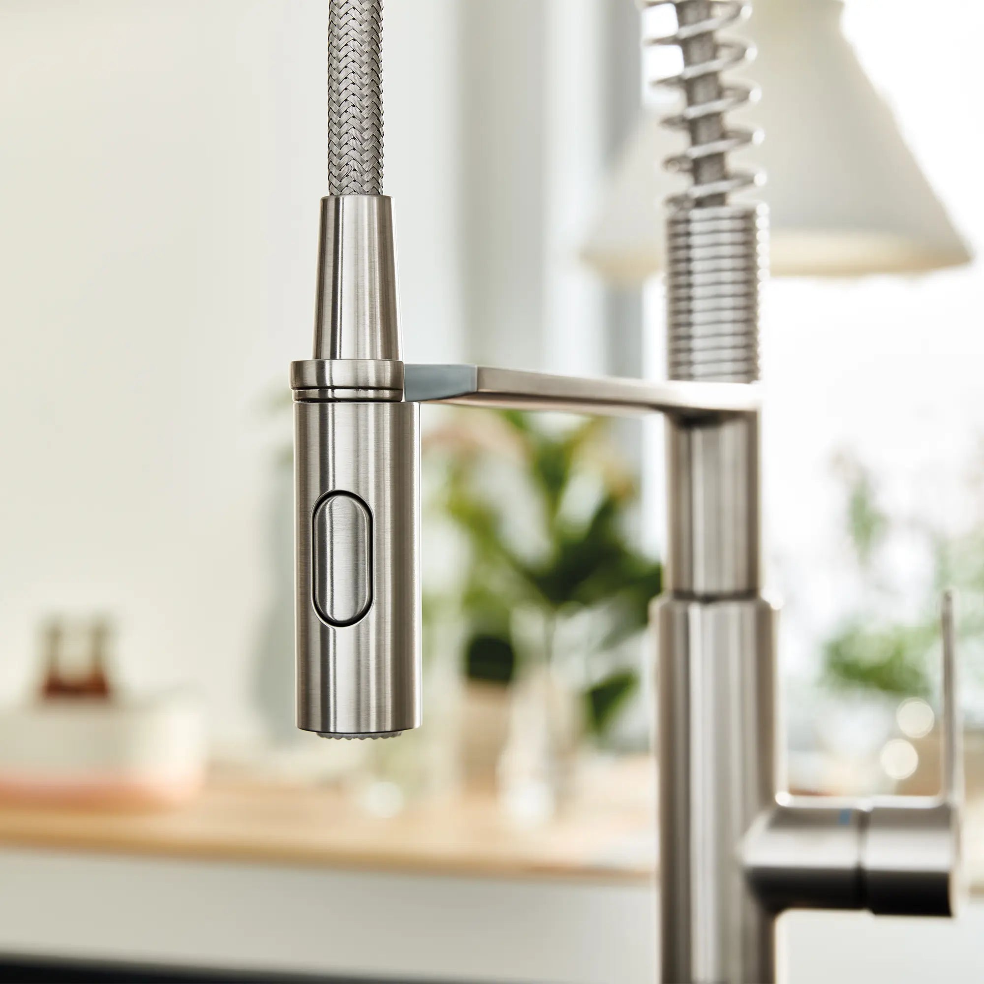 Eurosmart Single-Handle Semi-Pro Dual Spray Kitchen Faucet 1.75 gpm (6.6 L/min) // SUPERSTEEL INFINITYFINISH // 235701_Eurosmart_EnvironmentCloseUp_30616DC0_0002_Jan2024_CDNwebp.webp