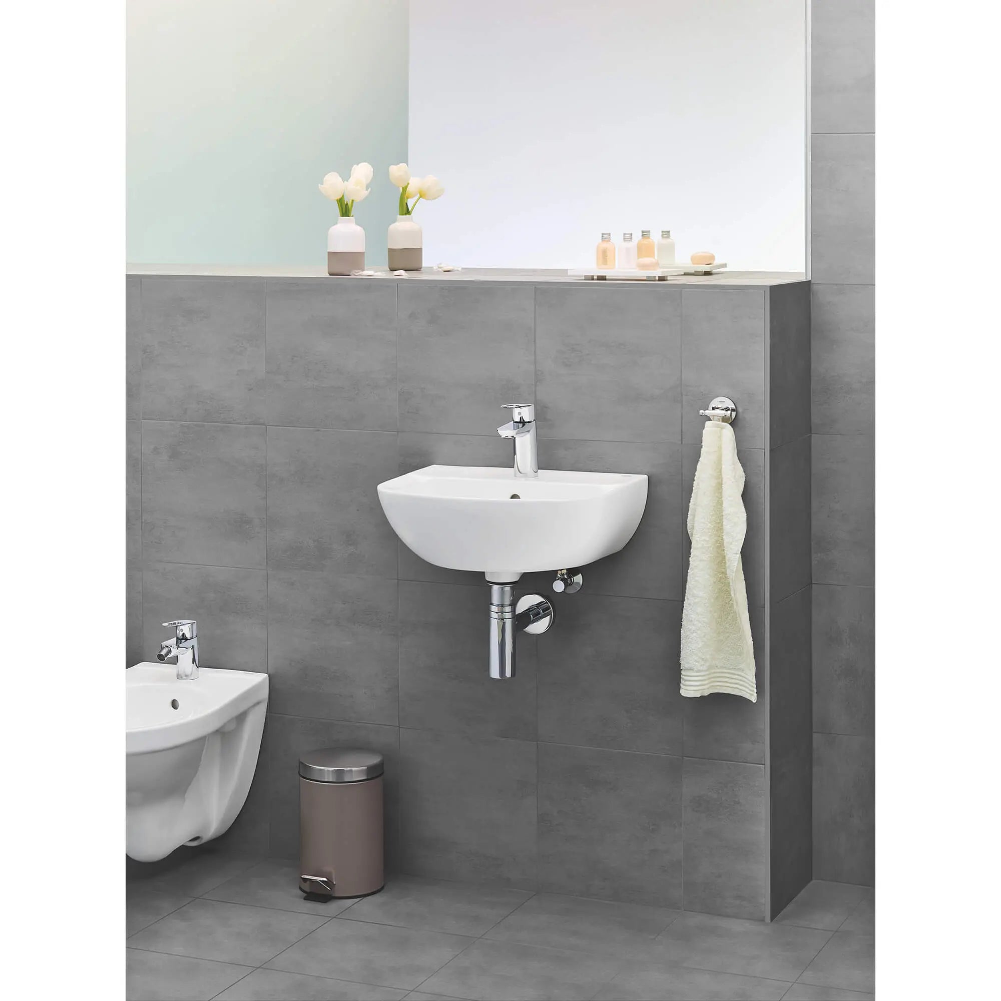Holder For Glass, Soap Dish Or Soap Dispenser // GROHE STARLIGHT CHROME // 2390_40585001-holder-enviro-3_0_CDNwebp.webp