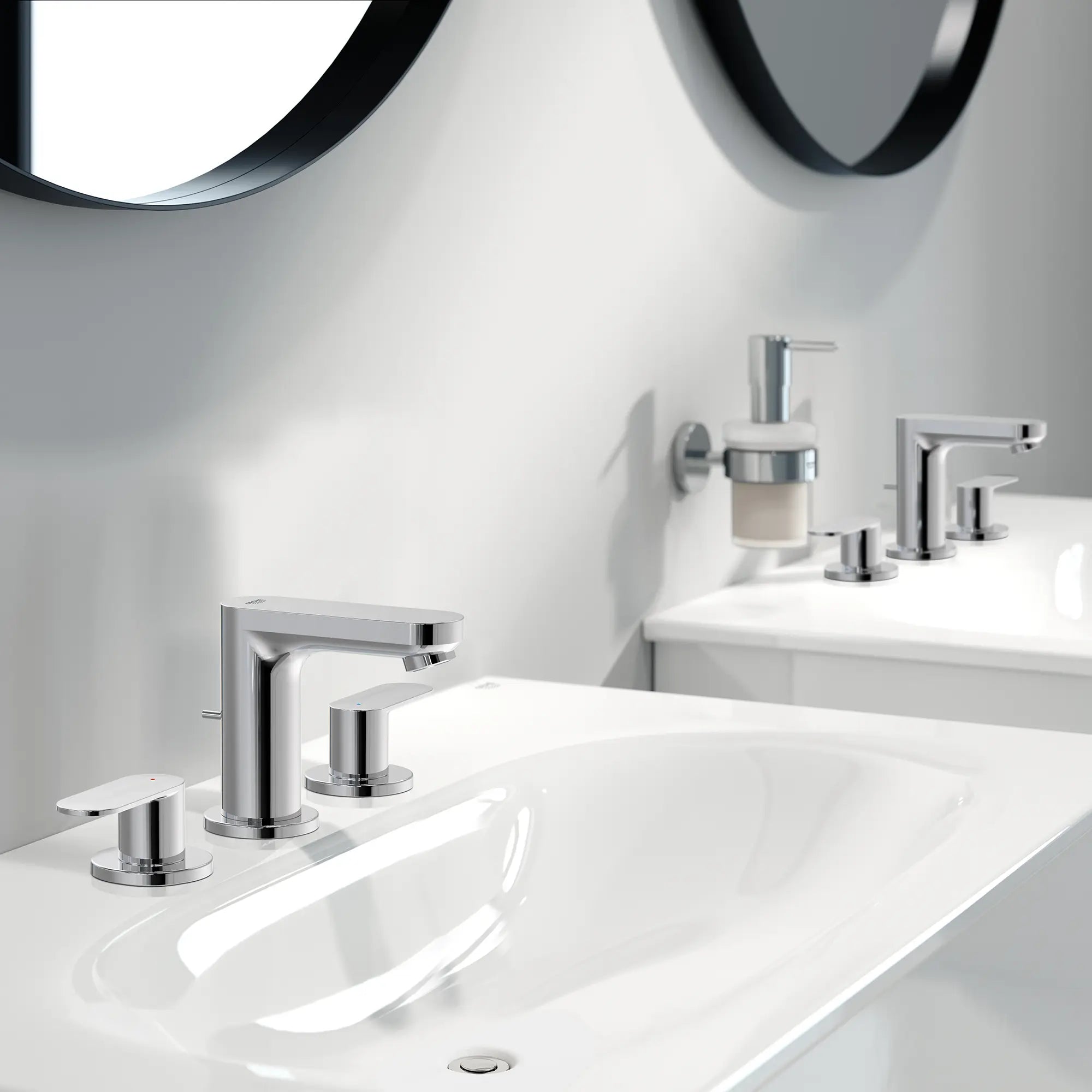 Cosmopolitan 8 in. Widespread 2-Handle Bathroom Faucet - 1.5 GPM // GROHE STARLIGHT CHROME // 239936_Eurosmart_EnvironmentCloseup_20199.000_0002_MARCH2024_CDNwebp.webp