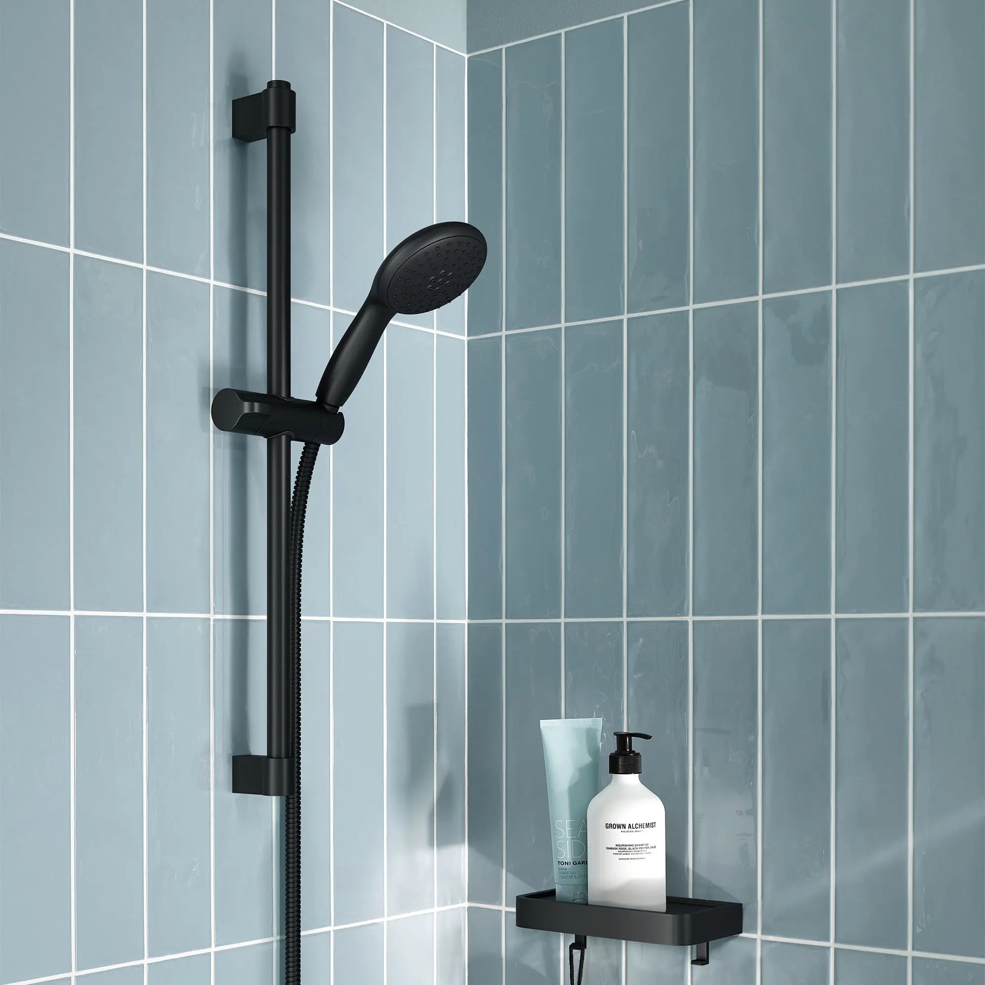 Tempesta 24" (600mm) Shower Slide Bar // MATTE BLACK // 244244_Tempesta_EnvironmentCloseUp_260472432_0001_Apr2024_CDNwebp.webp