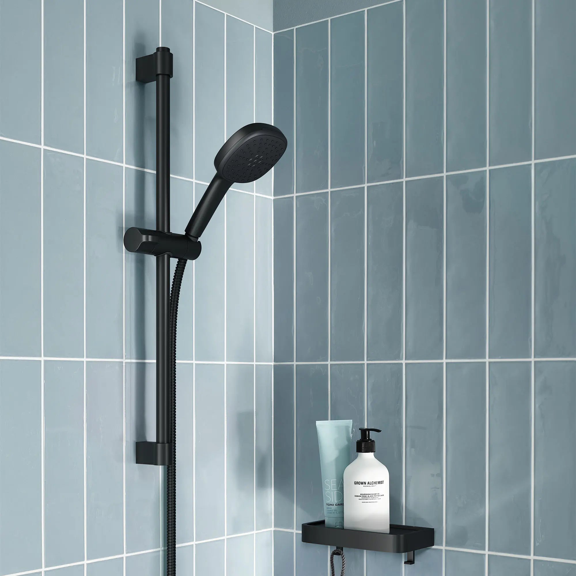 Tempesta 24" (600mm) Shower Slide Bar // MATTE BLACK // 244245_Tempesta_EnvironmentCloseUp_267762432_0001_Apr2024_CDNwebp.webp