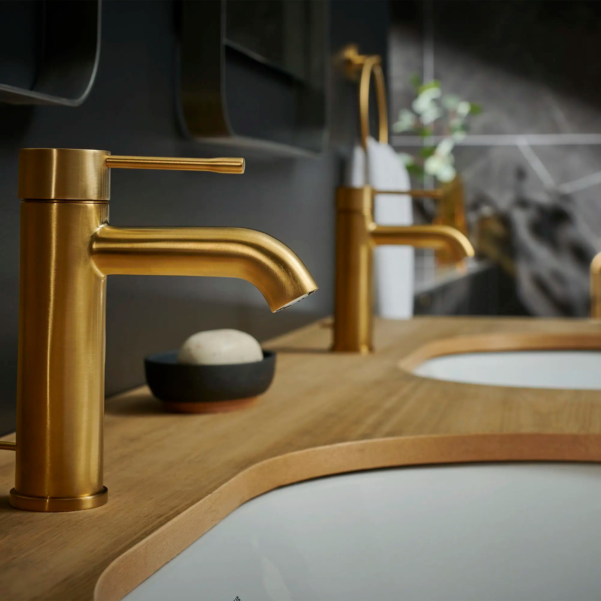 Single Hole Single-Handle S-Size Bathroom Faucet, 1.2 GPM (4.5 L/min) // BRUSHED COOL SUNRISE // 248516_B_39673000_23592GNA_40365GN1_CDNwebp.webp