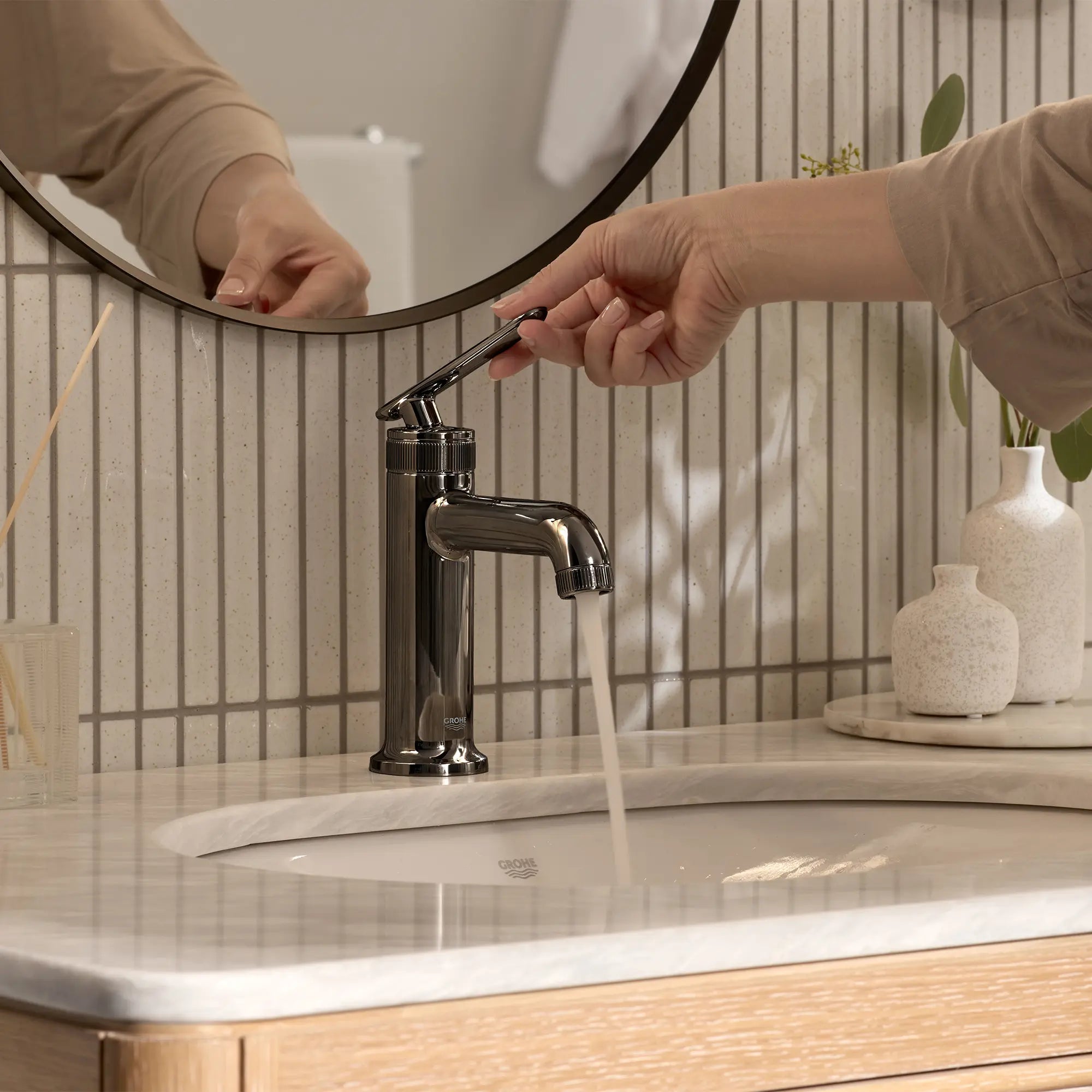 Listra Single Hole Single-Handle M-Size Bathroom Faucet, 1.2 gpm (4.5L/min) // HARD GRAPHITE // 282538_Listra_Lifestyle_106222A000_0003_JANUARY2026_1_CDNwebp.webp