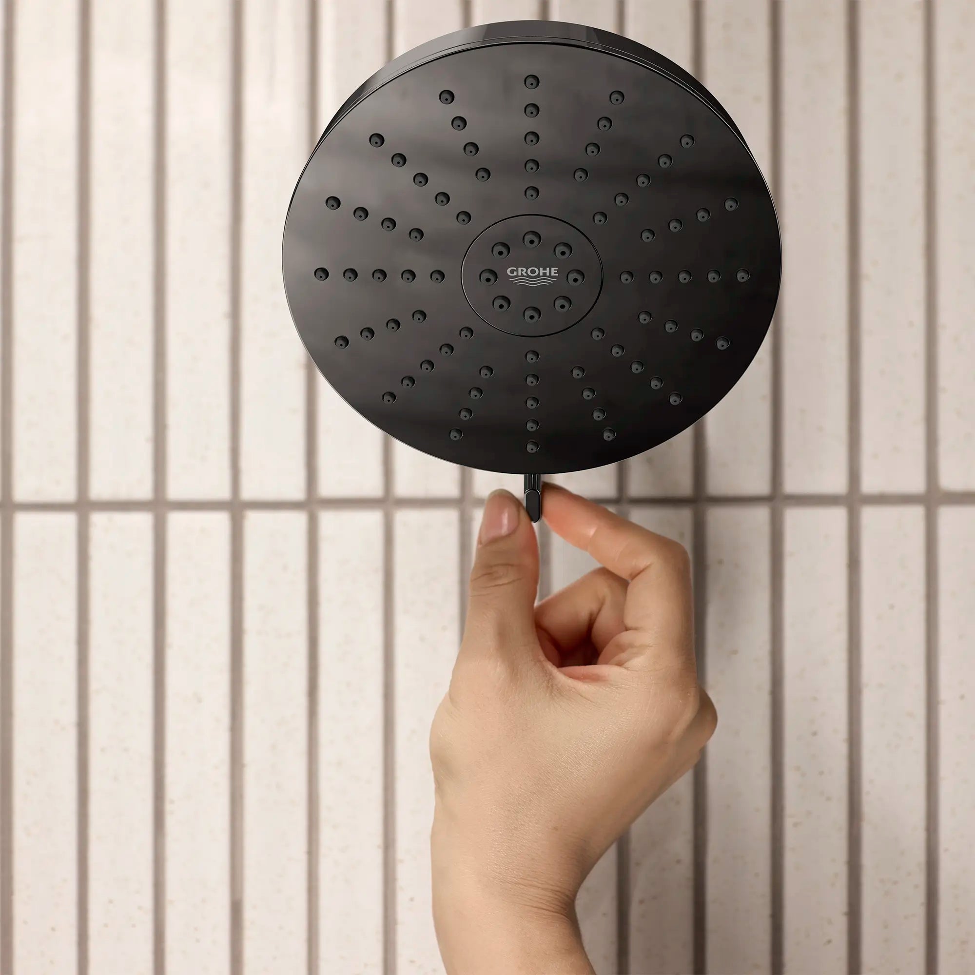 Euphoria 140 with AquaBooster Round Multi Spray Shower Head 1.75 GPM (6.6L/min) // HARD GRAPHITE // 282677_Aqua_Booster_Lifestyle_111716A000_0001_MARCH2026_1_CDNwebp.webp