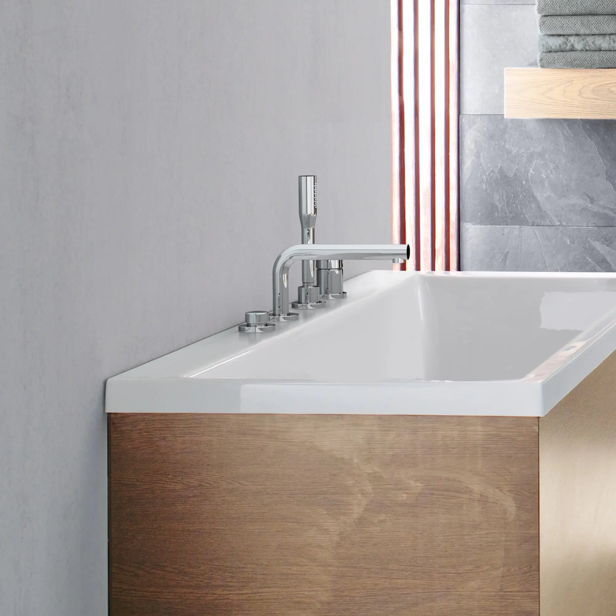 4-Hole Single-Handle Deck Mount Roman Tub Faucet with 1.75 GPM (6.6 L/min) Hand Shower // GROHE STARLIGHT CHROME // 69620_B-19576002_CDNwebp.webp