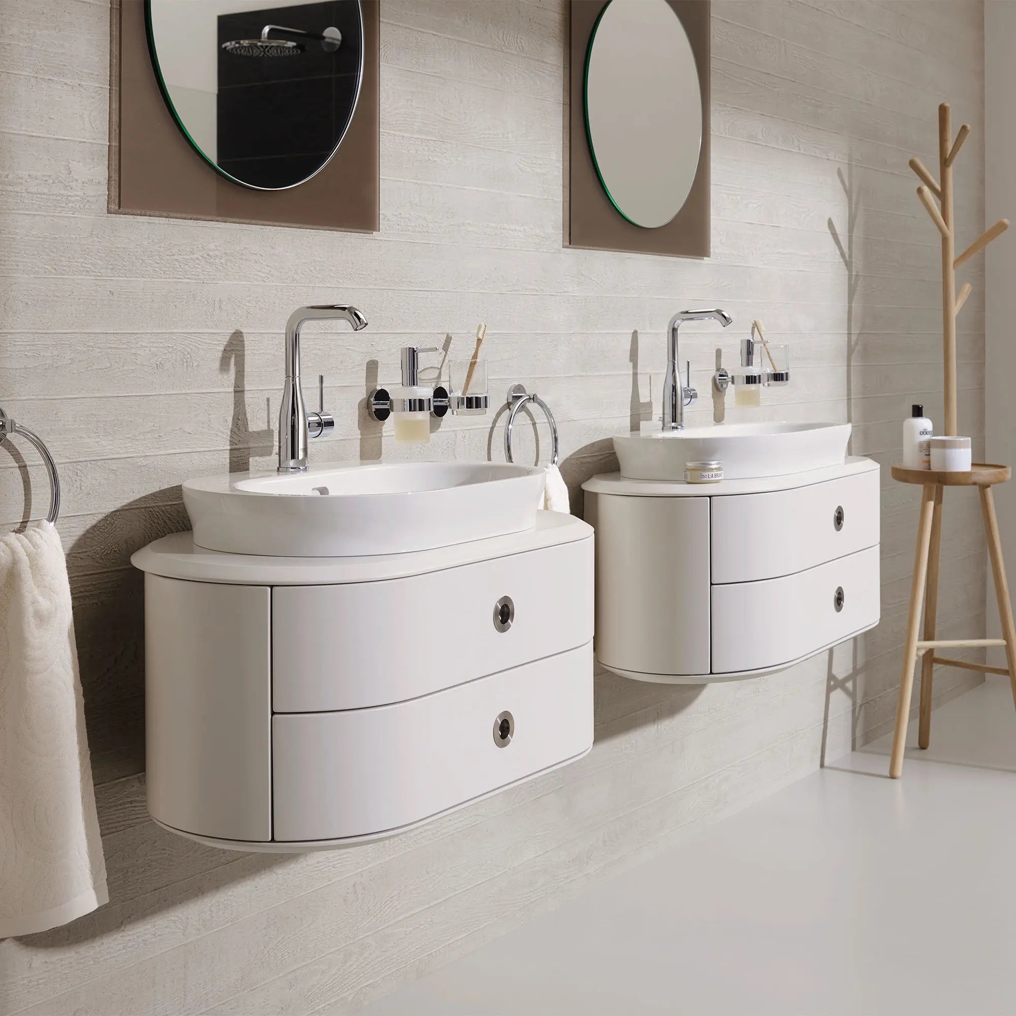 Single Hole Single-Handle L-Size Bathroom Faucet, 1.2 GPM (4.5 L/min) // GROHE STARLIGHT CHROME // 70127_B-2348600A_2_CDNwebp.webp