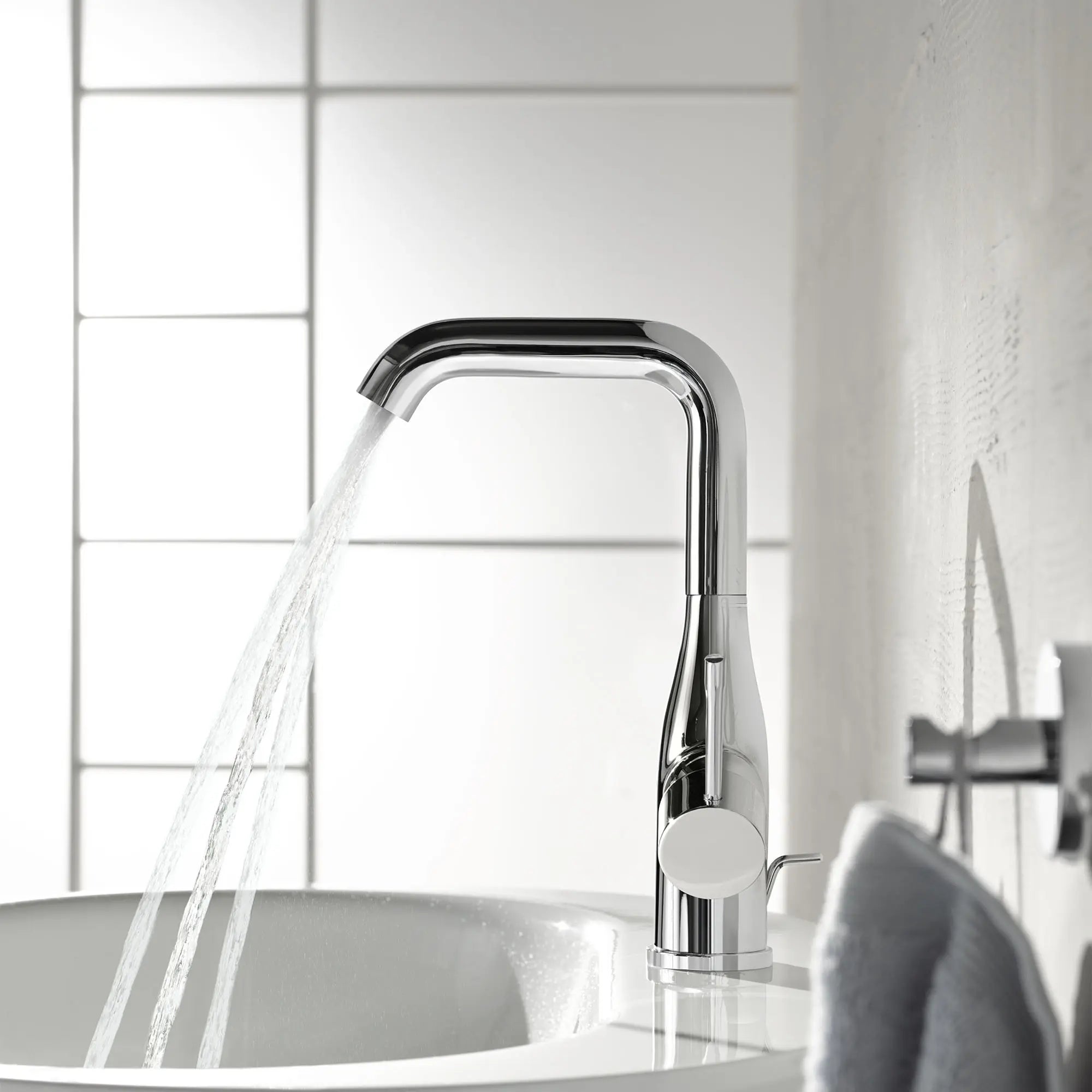 Single Hole Single-Handle L-Size Bathroom Faucet, 1.2 GPM (4.5 L/min) // GROHE STARLIGHT CHROME // 70132_B-2348600A_5_CDNwebp.webp