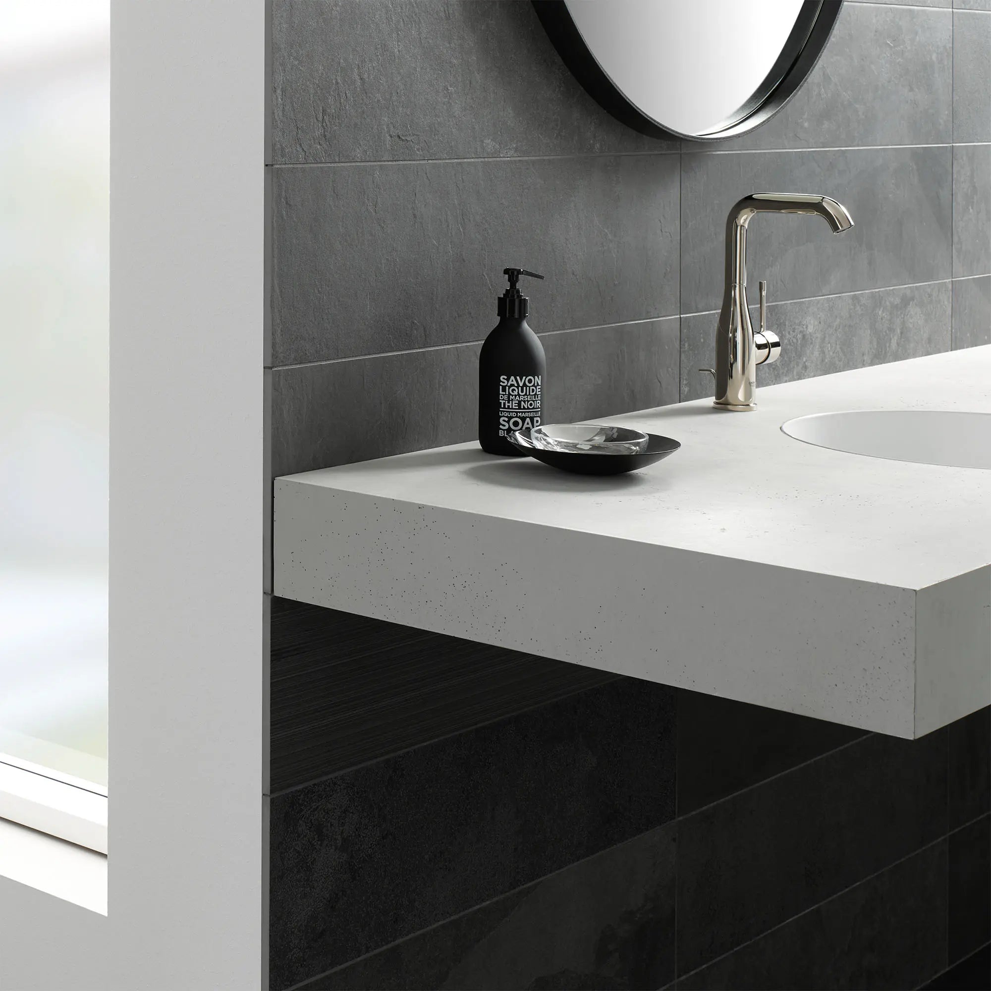 Single Hole Single-Handle L-Size Bathroom Faucet, 1.2 GPM (4.5 L/min) // HARD GRAPHITE // 70151_B-23486BEA_2_CDNwebp.webp