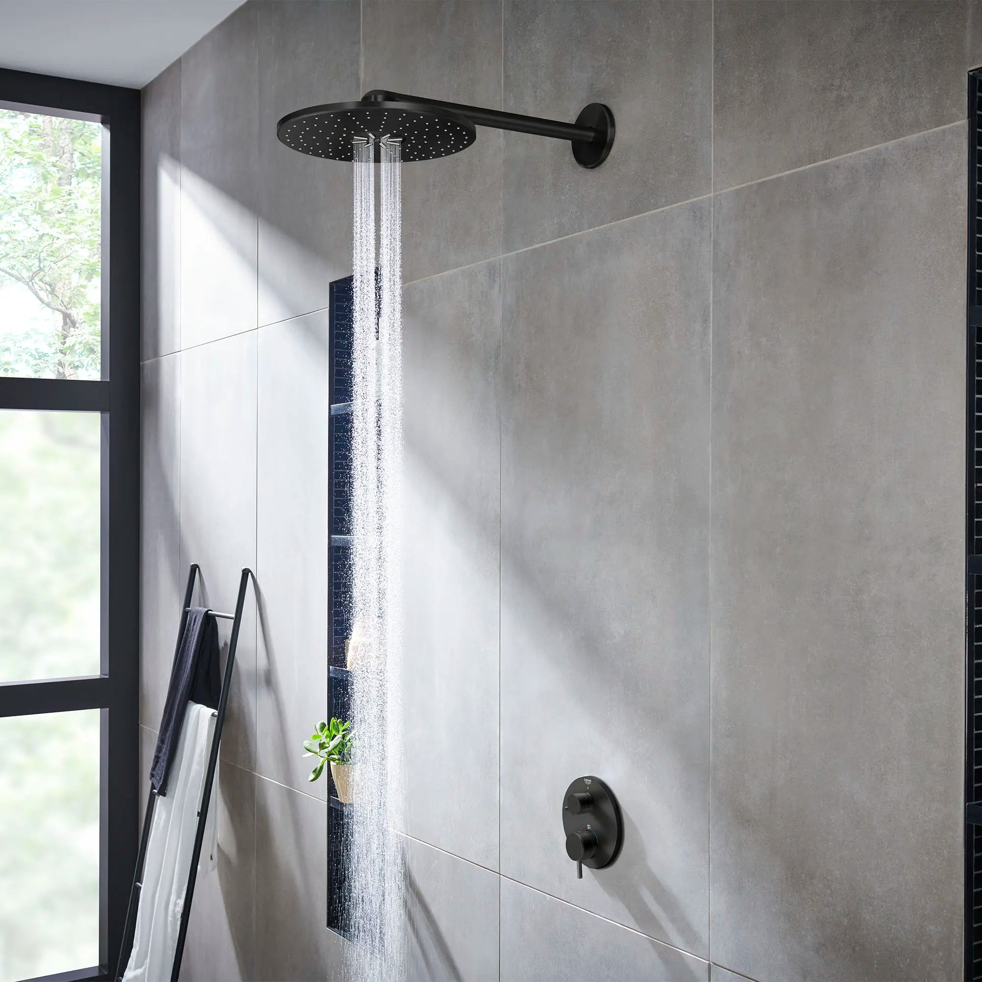 310 Mono Shower Head, 12" - 1 Spray, 1.75 GPM (6.6 L/min) // MATTE BLACK // 70417_B-241072430_265692430_285402430_1_0_CDNwebp.webp