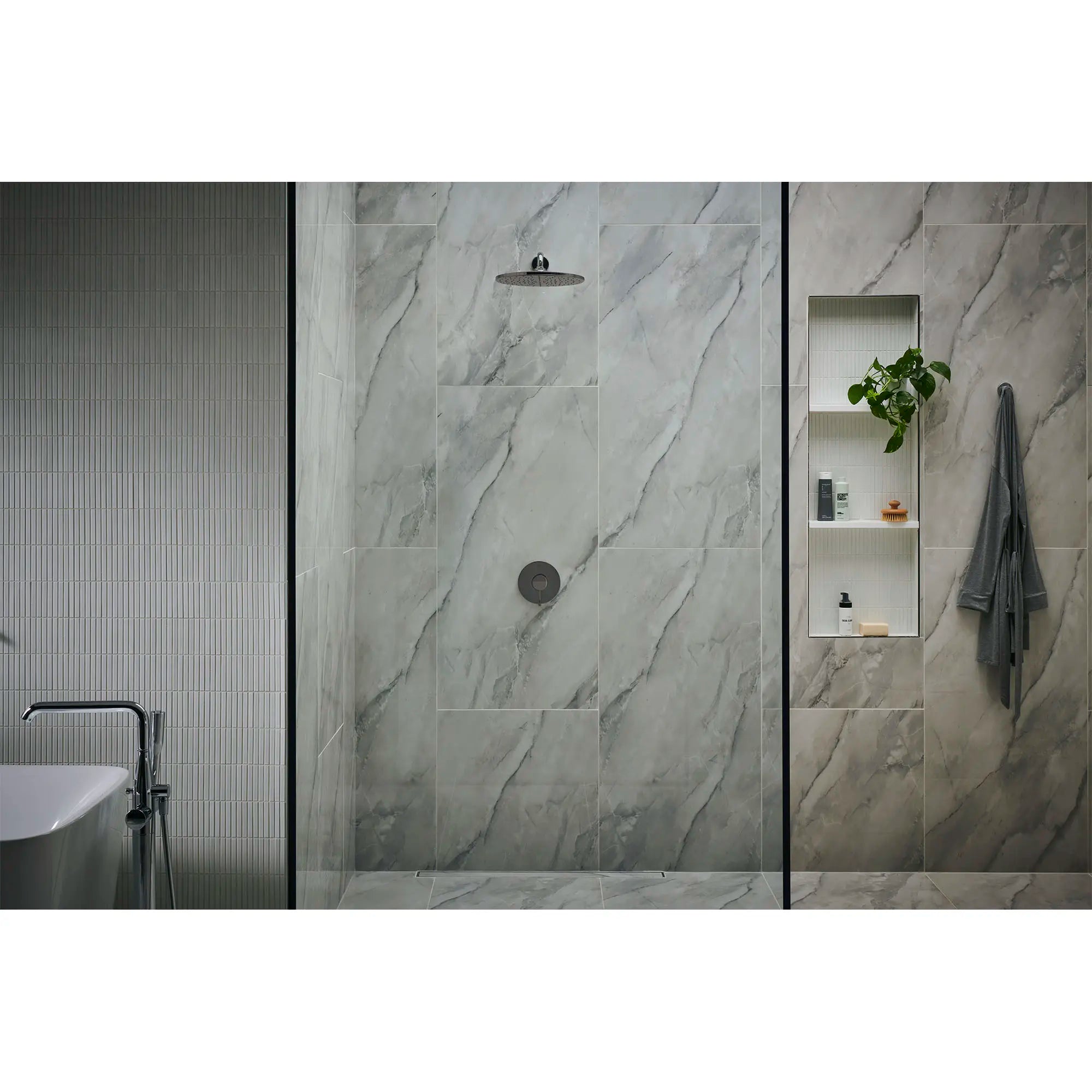 310 Mono Shower Head, 12" - 1 Spray, 1.75 GPM (6.6 L/min) // HARD GRAPHITE // 70840_B_26569A00_23491A0A_40364A01_CDNwebp.webp